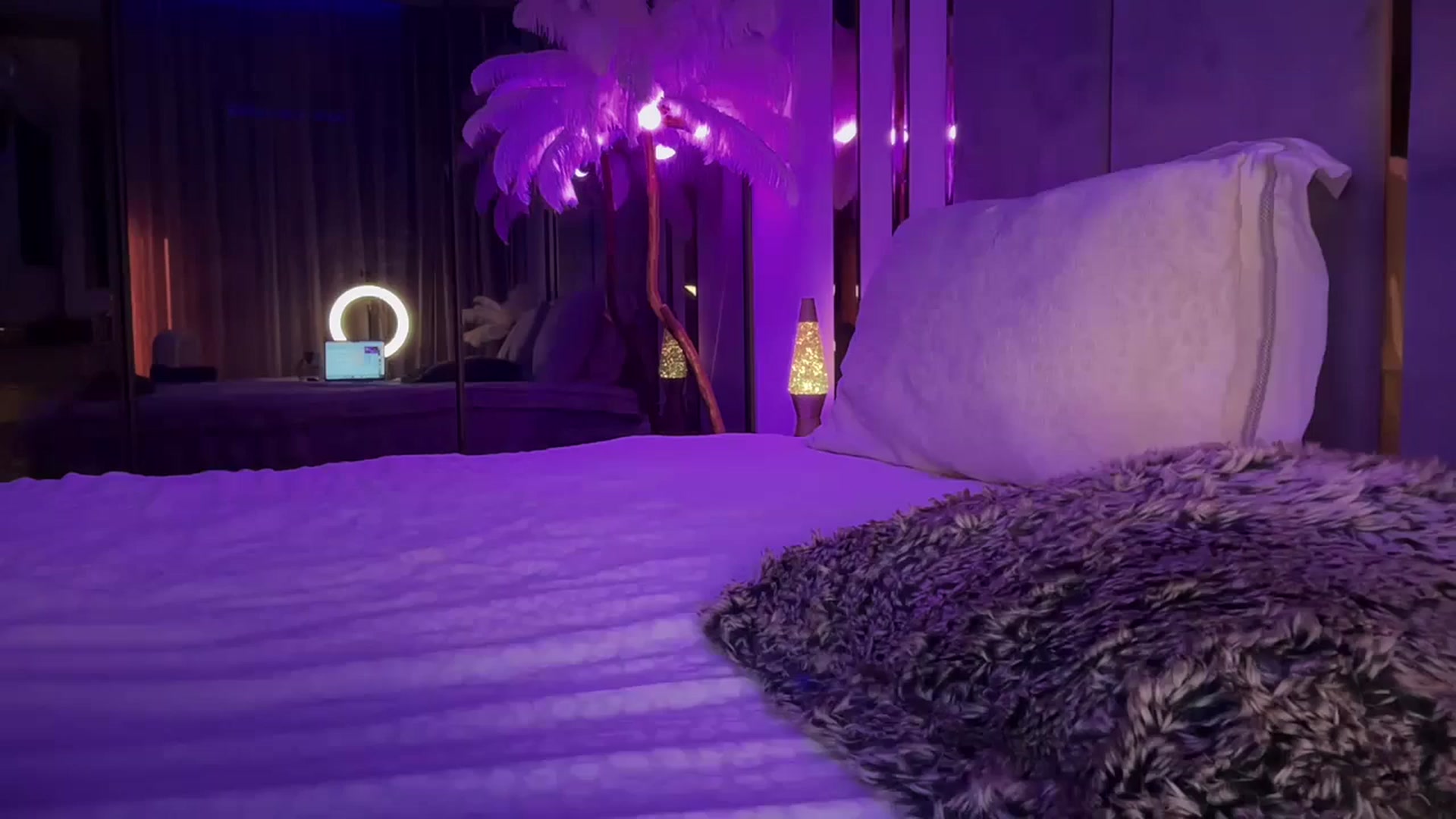 Gallery image thumbnail from UGLYGIRL_'s myfreecams stream on, 12/17/2025, 02:10 image 17 of 20