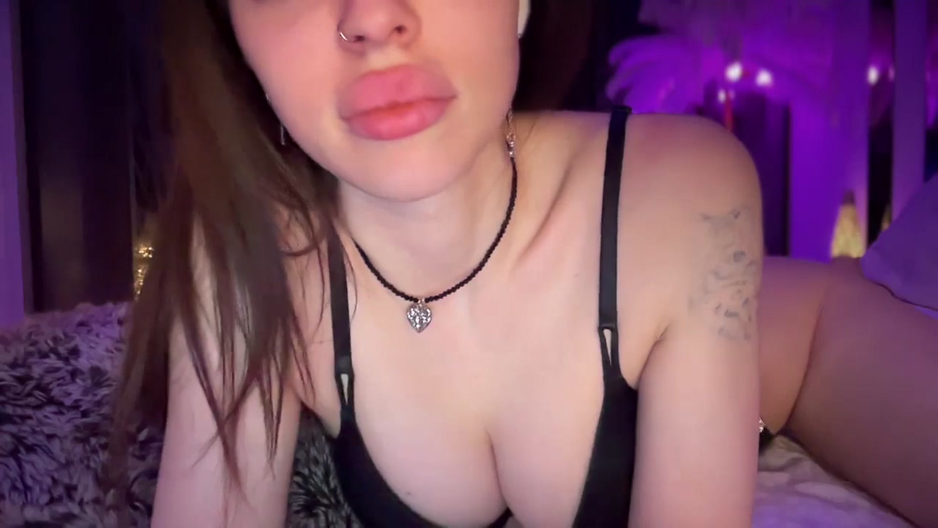 Gallery image thumbnail from UGLYGIRL_'s myfreecams stream on, 12/17/2025, 06:02 image 16 of 20