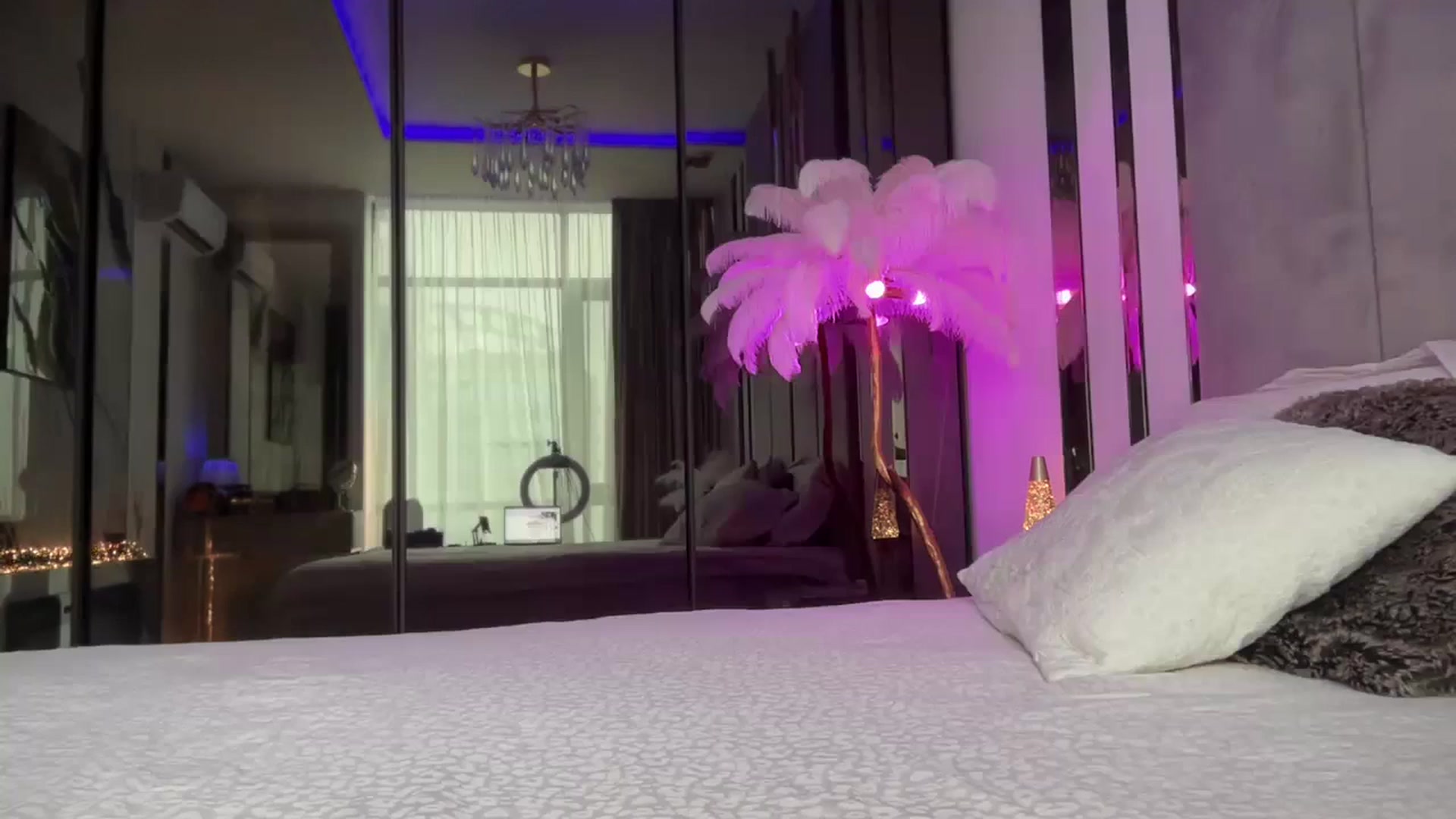 Gallery image thumbnail from UGLYGIRL_'s myfreecams stream on, 12/18/2025, 09:35 image 17 of 20