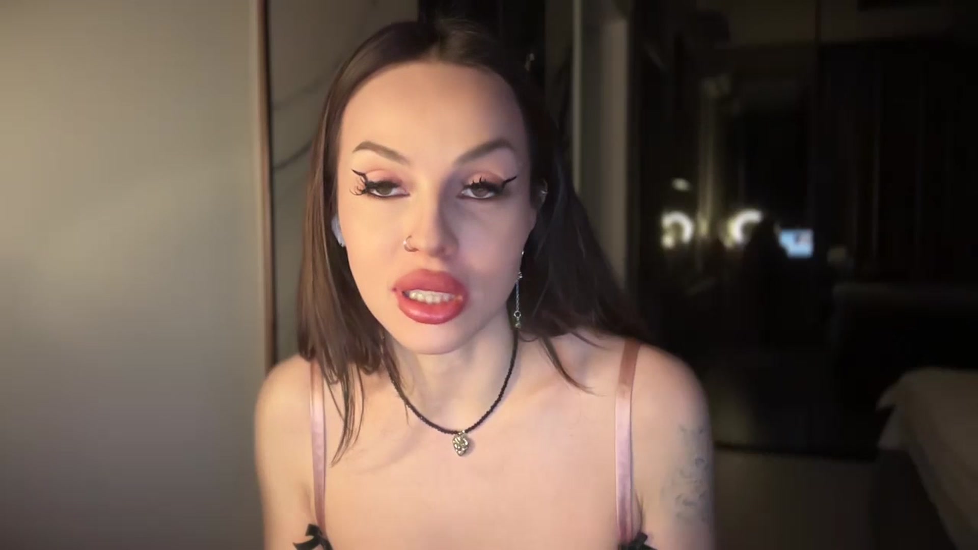 Gallery image thumbnail from UGLYGIRL_'s myfreecams stream on, 12/20/2025, 15:12 image 15 of 20