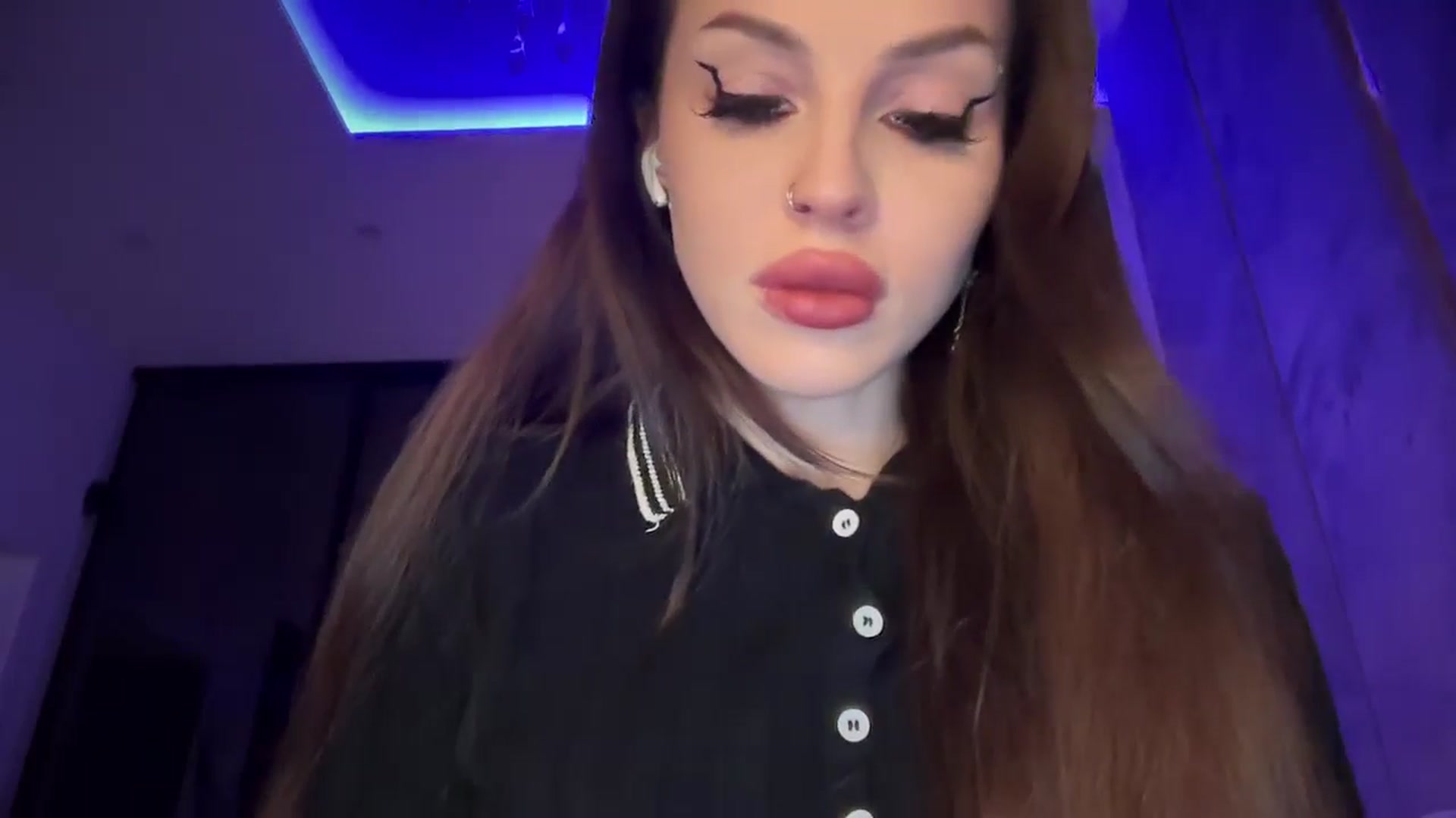 Gallery image thumbnail from UGLYGIRL_'s myfreecams stream on, 12/20/2025, 15:45 image 2 of 20