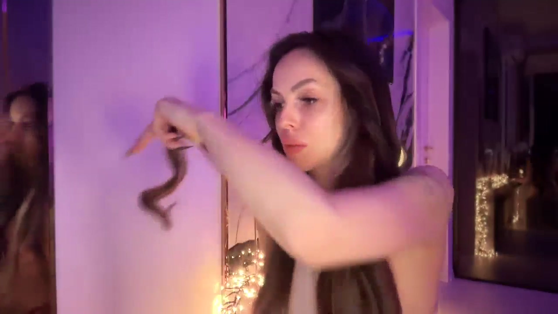 Gallery image thumbnail from UGLYGIRL_'s myfreecams stream on, 12/21/2025, 14:51 image 19 of 20