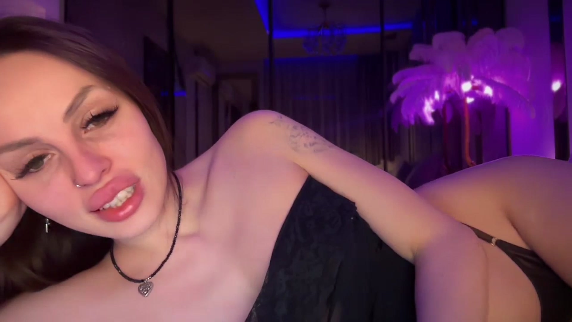 Gallery image thumbnail from UGLYGIRL_'s myfreecams stream on, 01/06/2026, 18:21 image 9 of 20