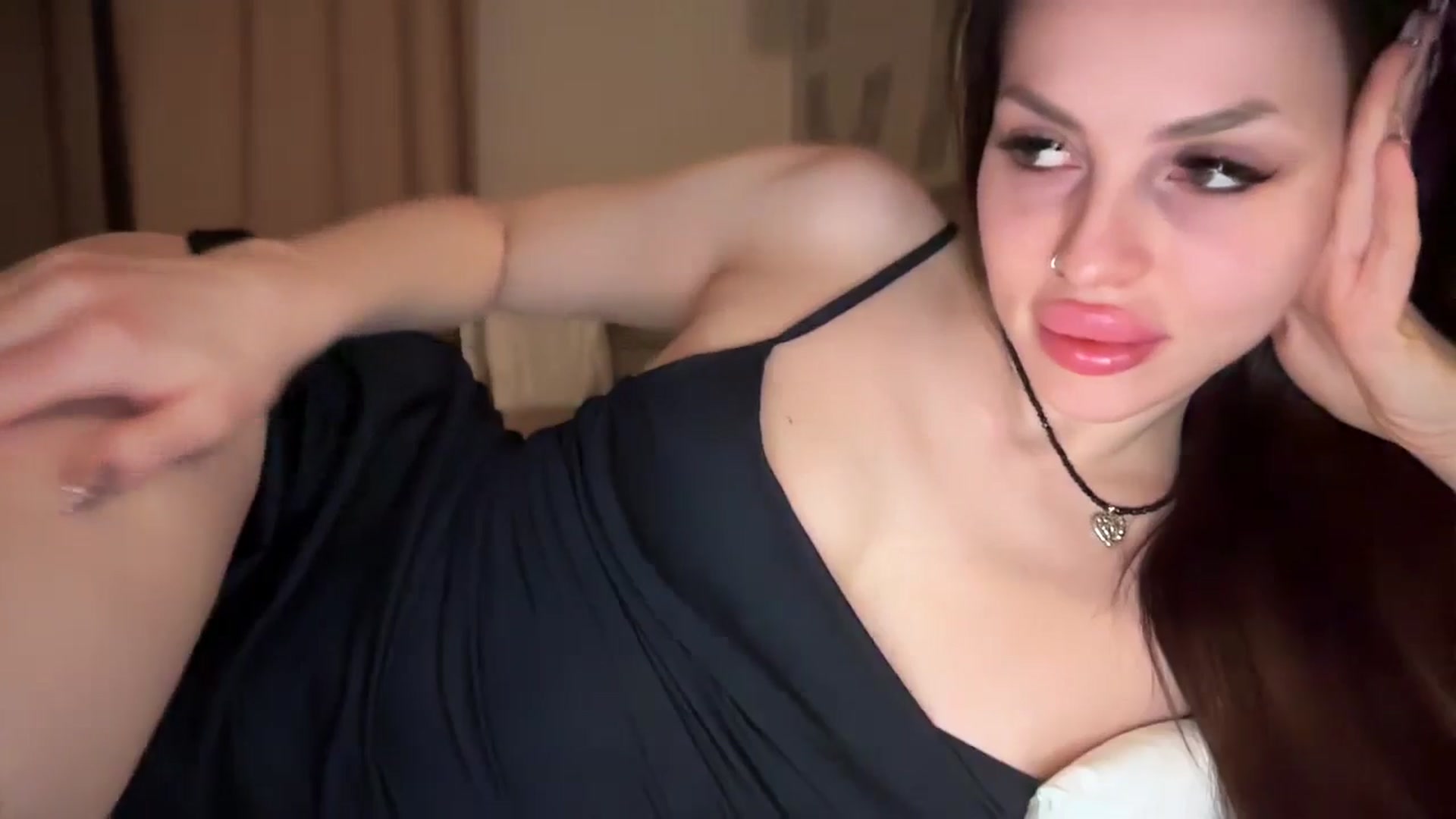 Gallery image thumbnail from UGLYGIRL_'s myfreecams stream on, 01/15/2026, 06:06 image 7 of 20