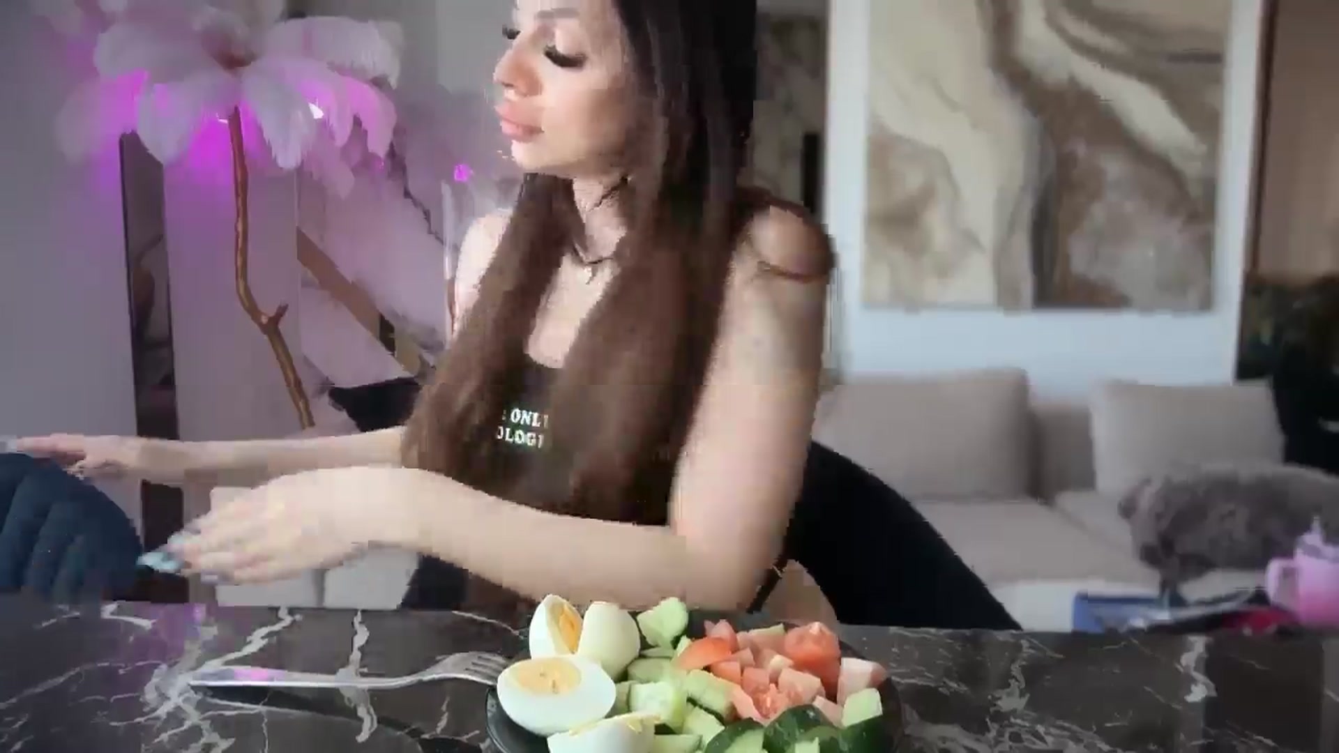 Gallery image thumbnail from UGLYGIRL_'s myfreecams stream on, 05/06/2026, 12:18 image 12 of 20