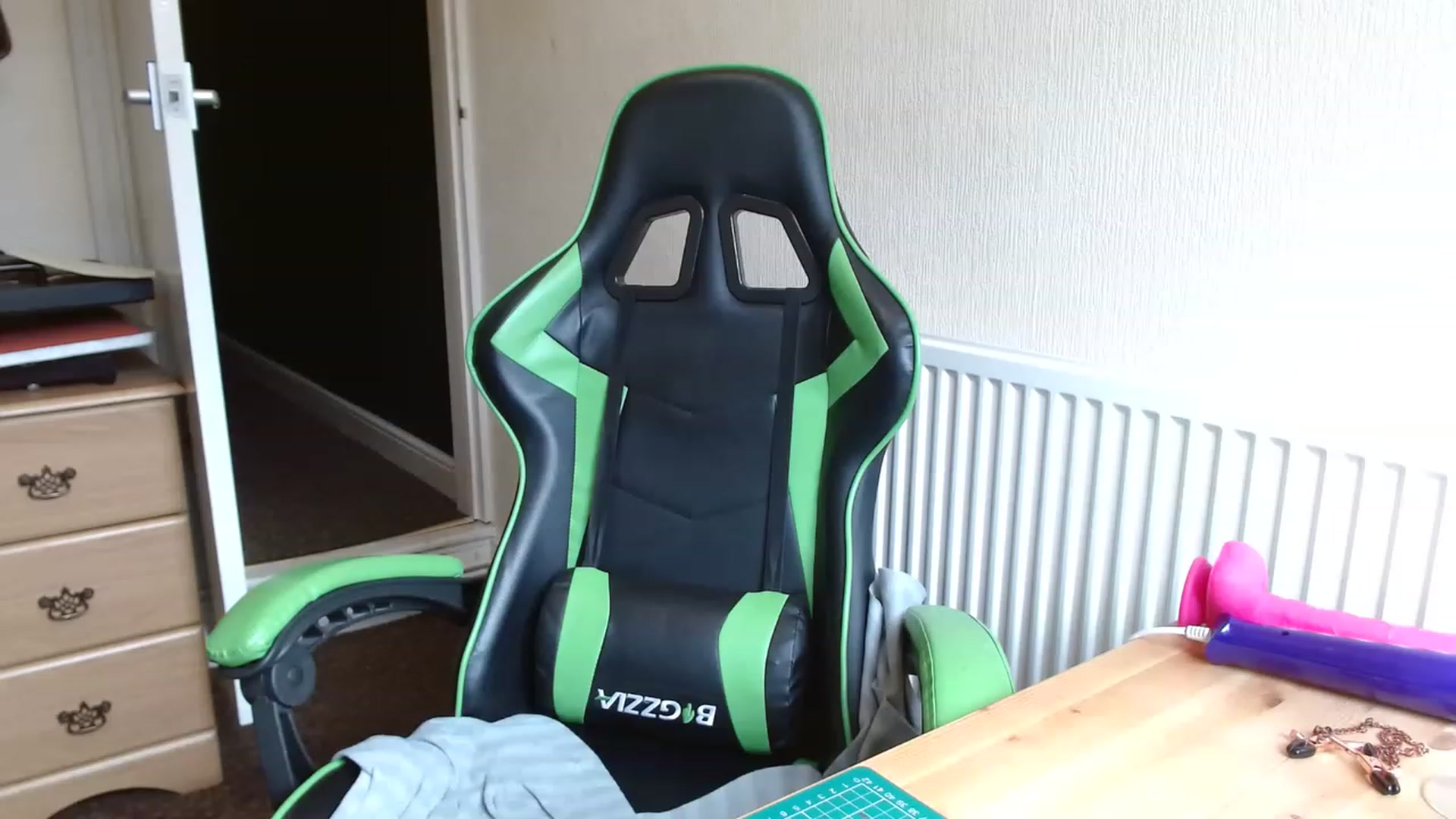 Gallery image thumbnail from UKbritishgirl's myfreecams stream on, 04/19/2023, 10:17 image 16 of 20