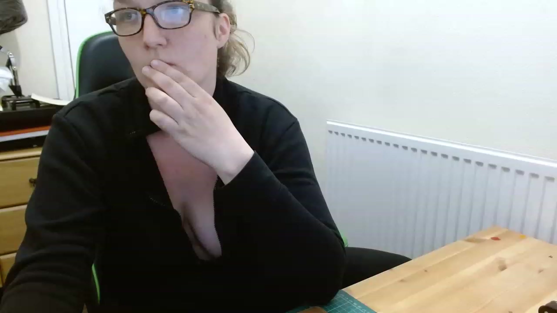 Gallery image thumbnail from UKbritishgirl's myfreecams stream on, 05/05/2023, 12:06 image 3 of 20