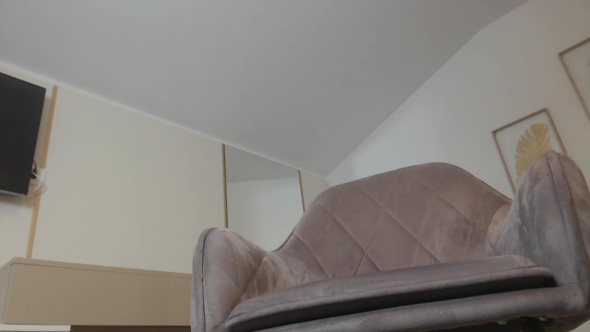 Gallery image thumbnail from UR_wet_DESIRE's myfreecams stream on, 11/21/2022, 17:59 image 15 of 20