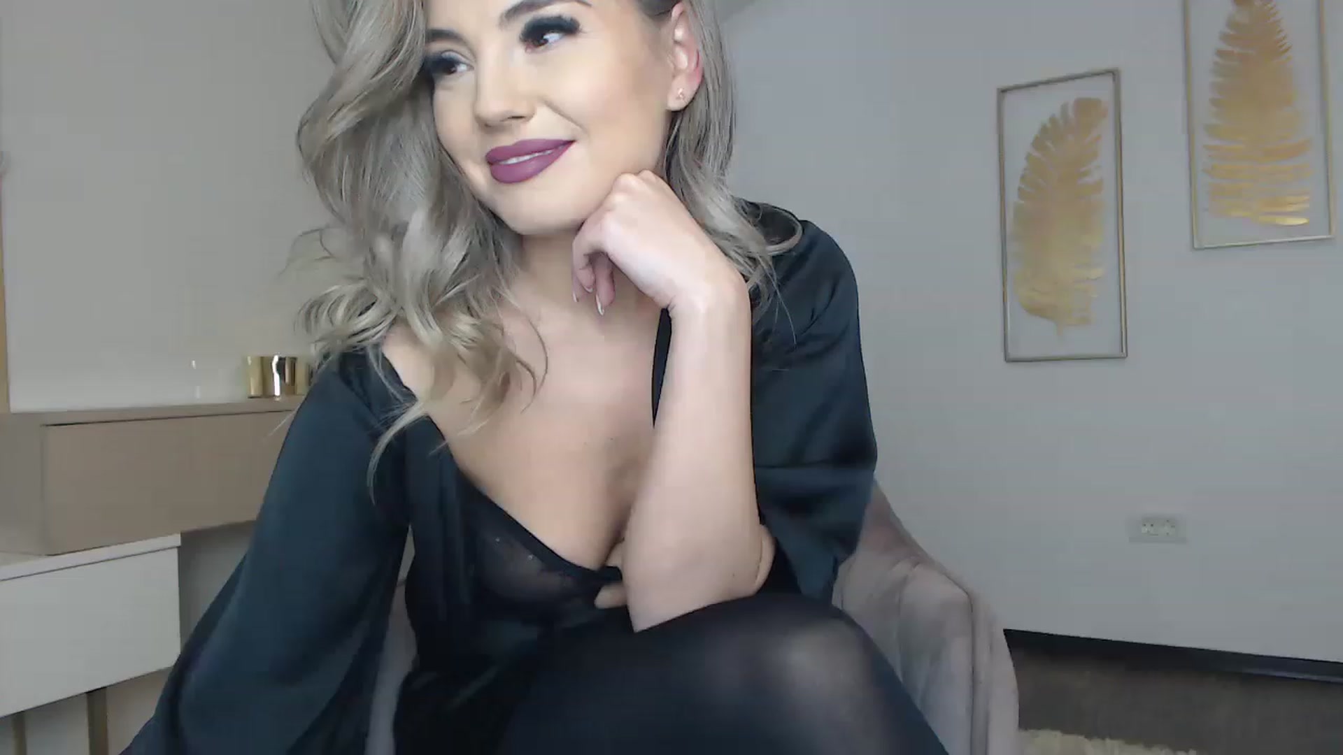 Gallery image thumbnail from UR_wet_DESIRE's myfreecams stream on, 12/05/2022, 17:06 image 4 of 20