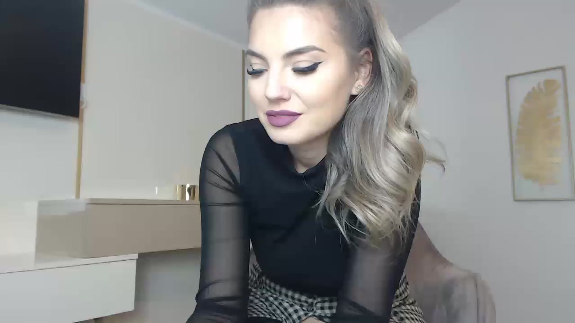 Gallery image thumbnail from UR_wet_DESIRE's myfreecams stream on, 12/08/2022, 17:44 image 20 of 20
