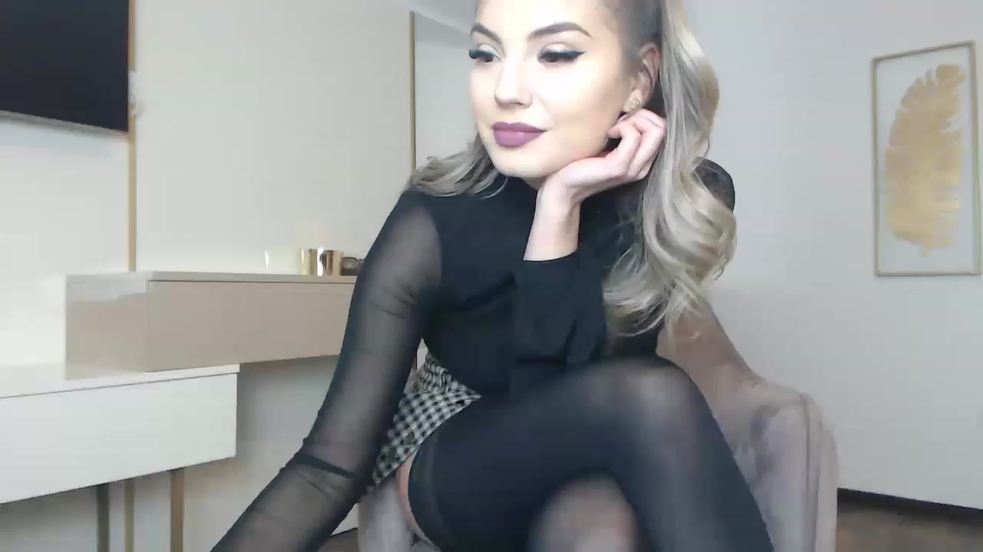 Gallery image thumbnail from UR_wet_DESIRE's myfreecams stream on, 12/08/2022, 17:44 image 10 of 20