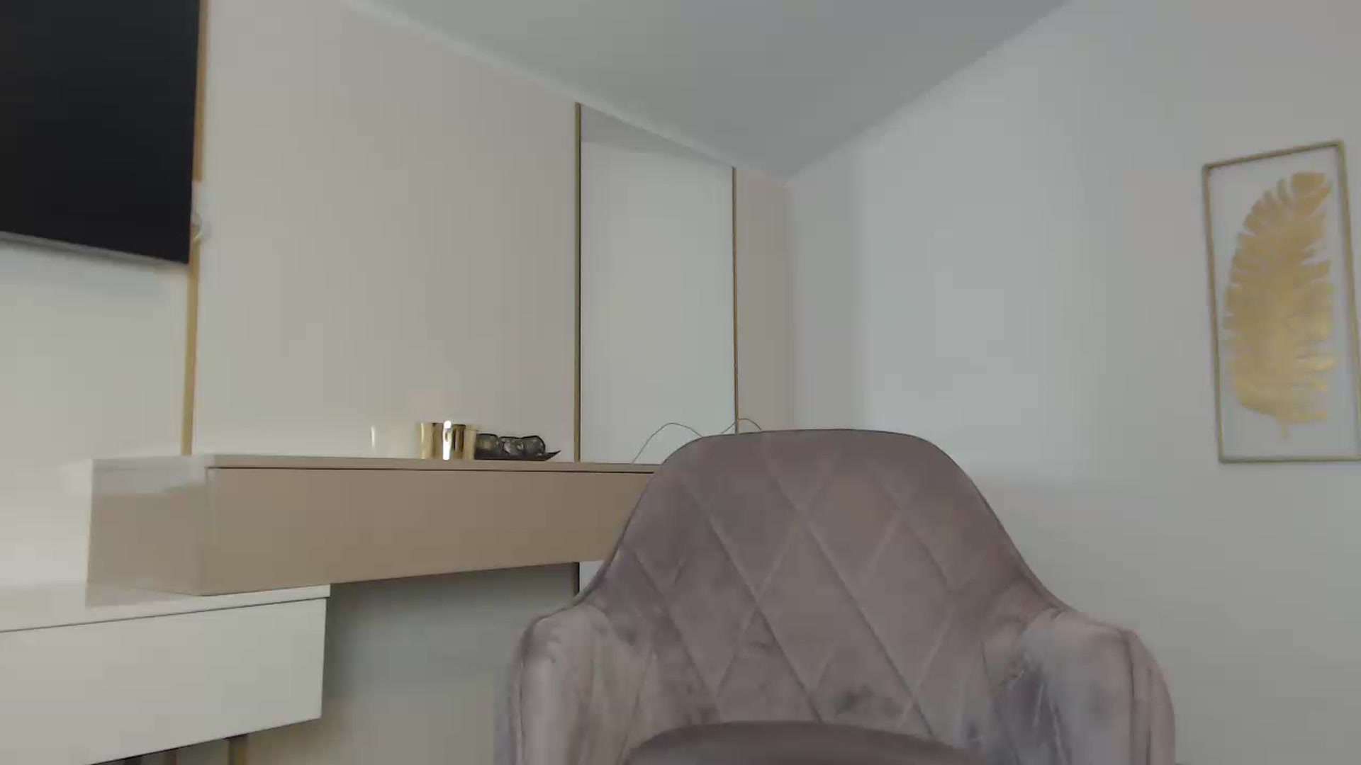 Gallery image thumbnail from UR_wet_DESIRE's myfreecams stream on, 12/08/2022, 18:32 image 18 of 20