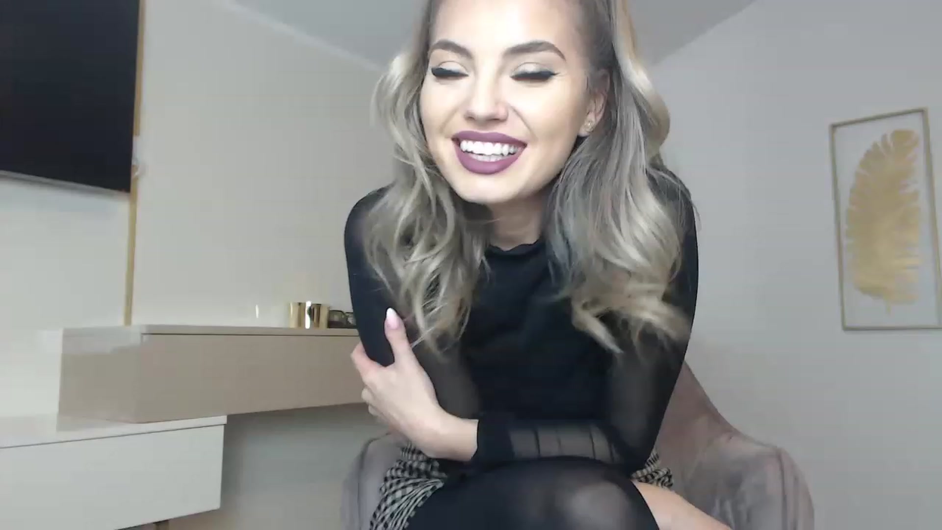 Gallery image thumbnail from UR_wet_DESIRE's myfreecams stream on, 12/08/2022, 18:32 image 10 of 20