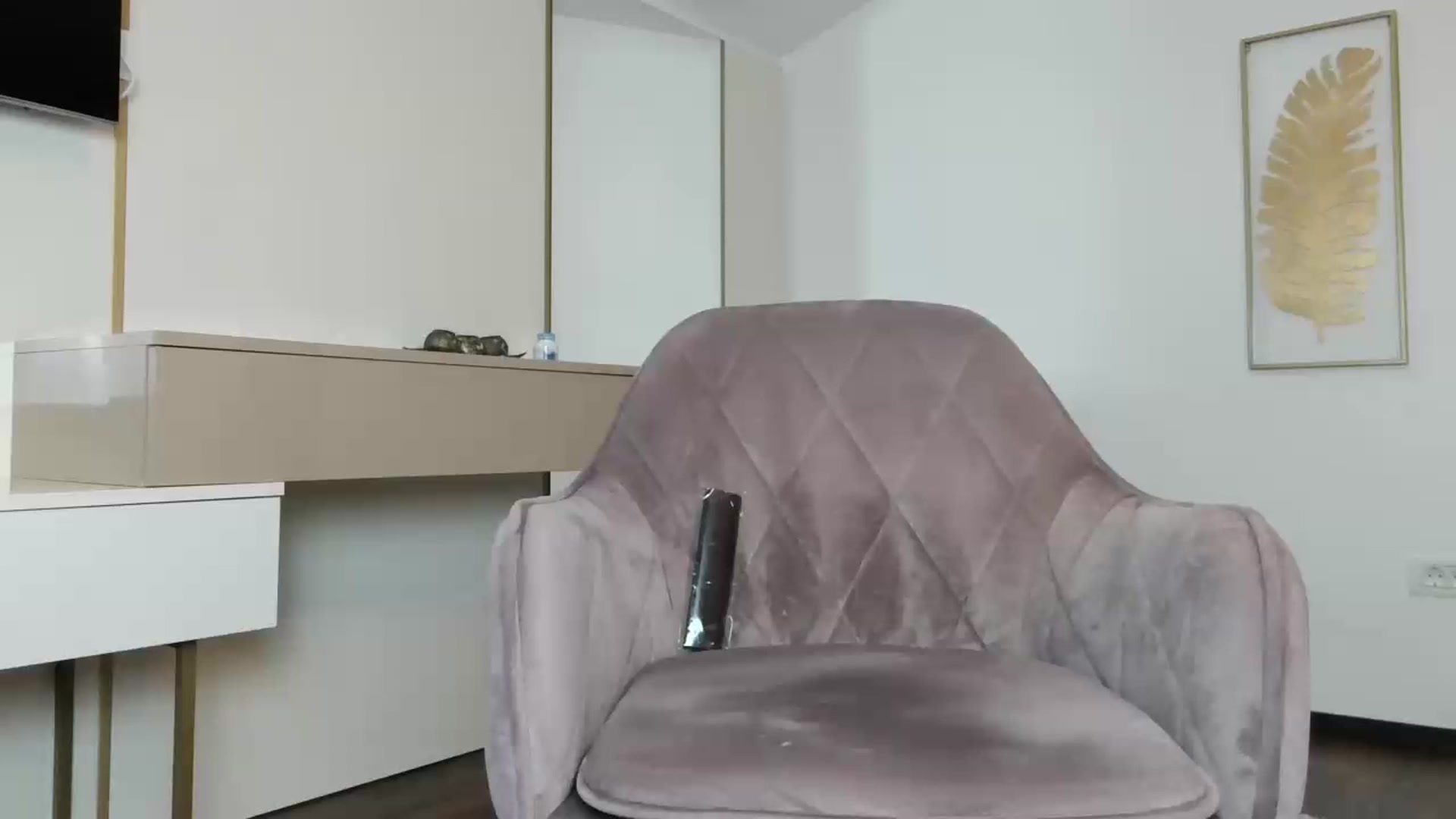 Gallery image thumbnail from UR_wet_DESIRE's myfreecams stream on, 12/10/2022, 17:27 image 12 of 20