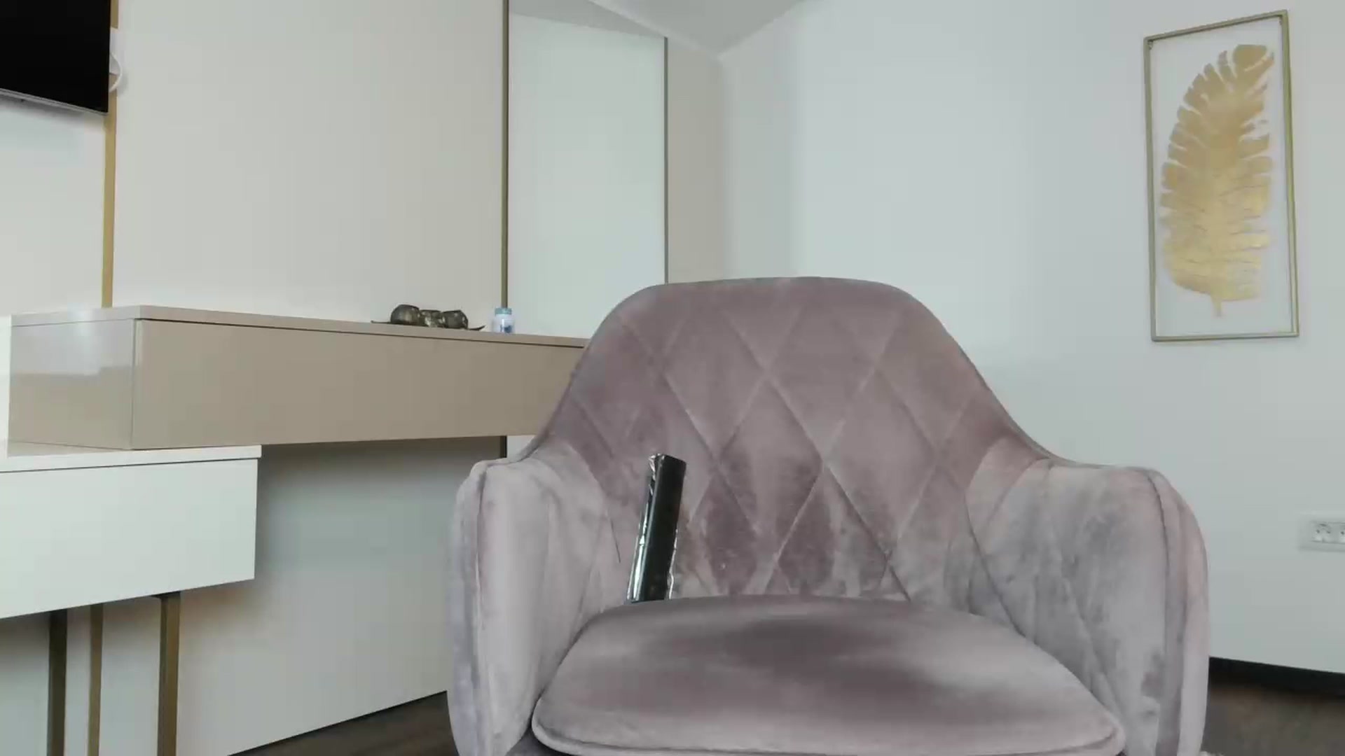 Gallery image thumbnail from UR_wet_DESIRE's myfreecams stream on, 12/10/2022, 17:27 image 13 of 20