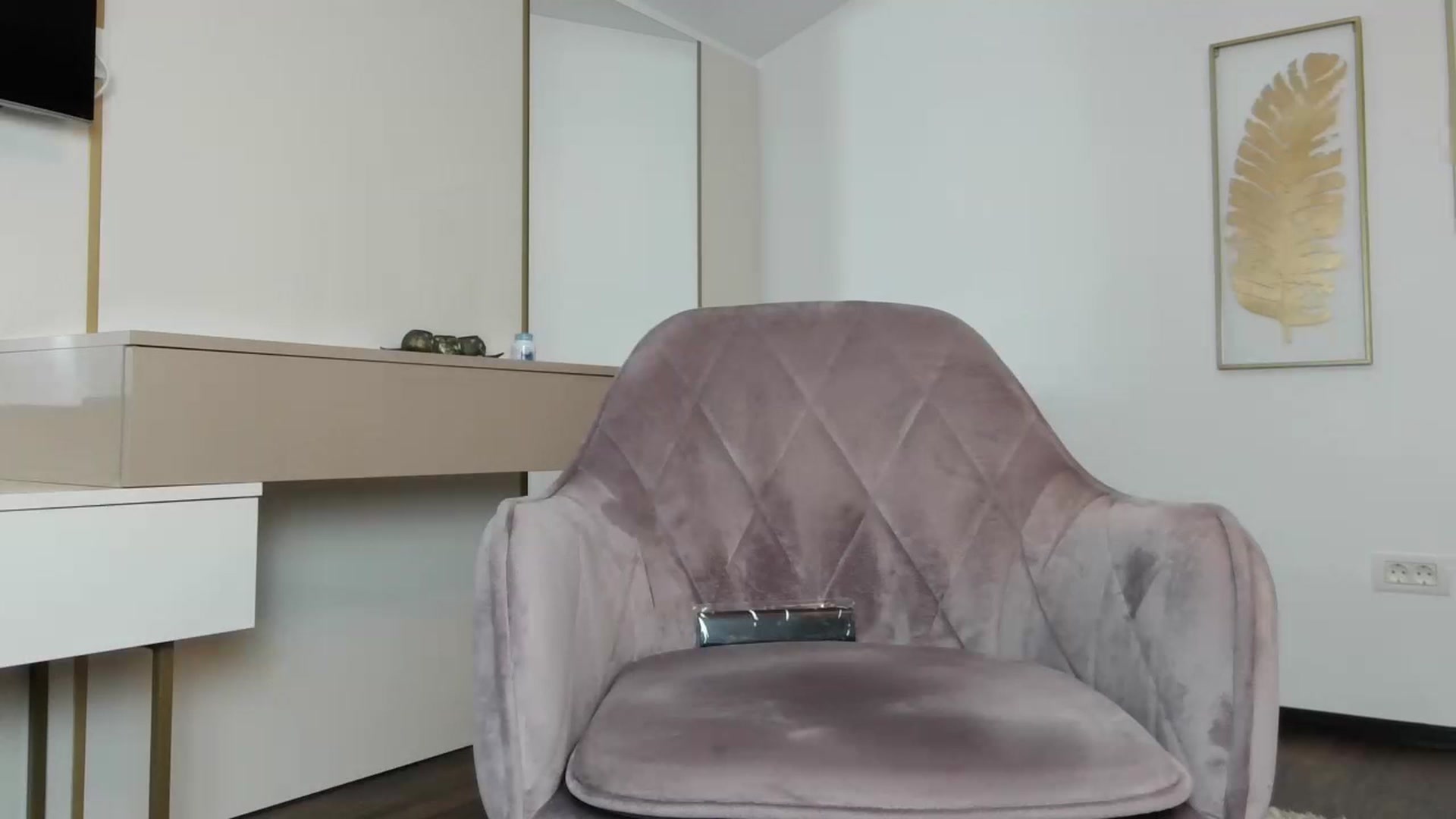 Gallery image thumbnail from UR_wet_DESIRE's myfreecams stream on, 12/10/2022, 17:27 image 17 of 20
