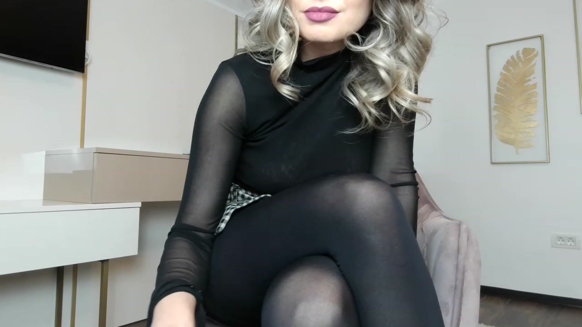 Gallery image thumbnail from UR_wet_DESIRE's myfreecams stream on, 12/12/2022, 18:25 image 12 of 20
