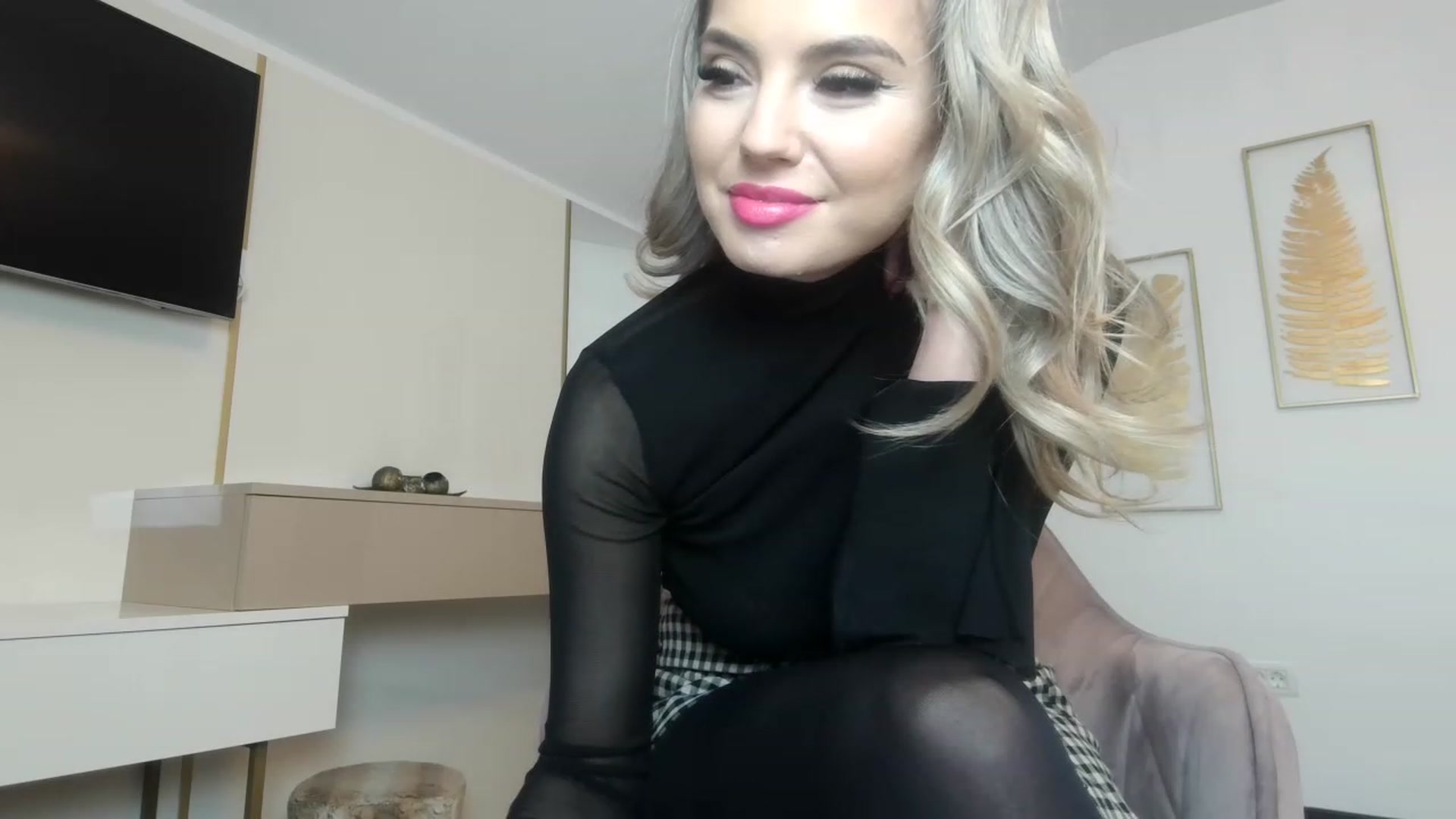Gallery image thumbnail from UR_wet_DESIRE's myfreecams stream on, 01/04/2023, 17:32 image 10 of 20