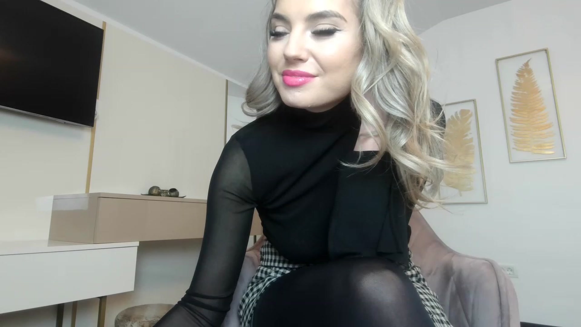 Gallery image thumbnail from UR_wet_DESIRE's myfreecams stream on, 01/04/2023, 17:32 image 11 of 20