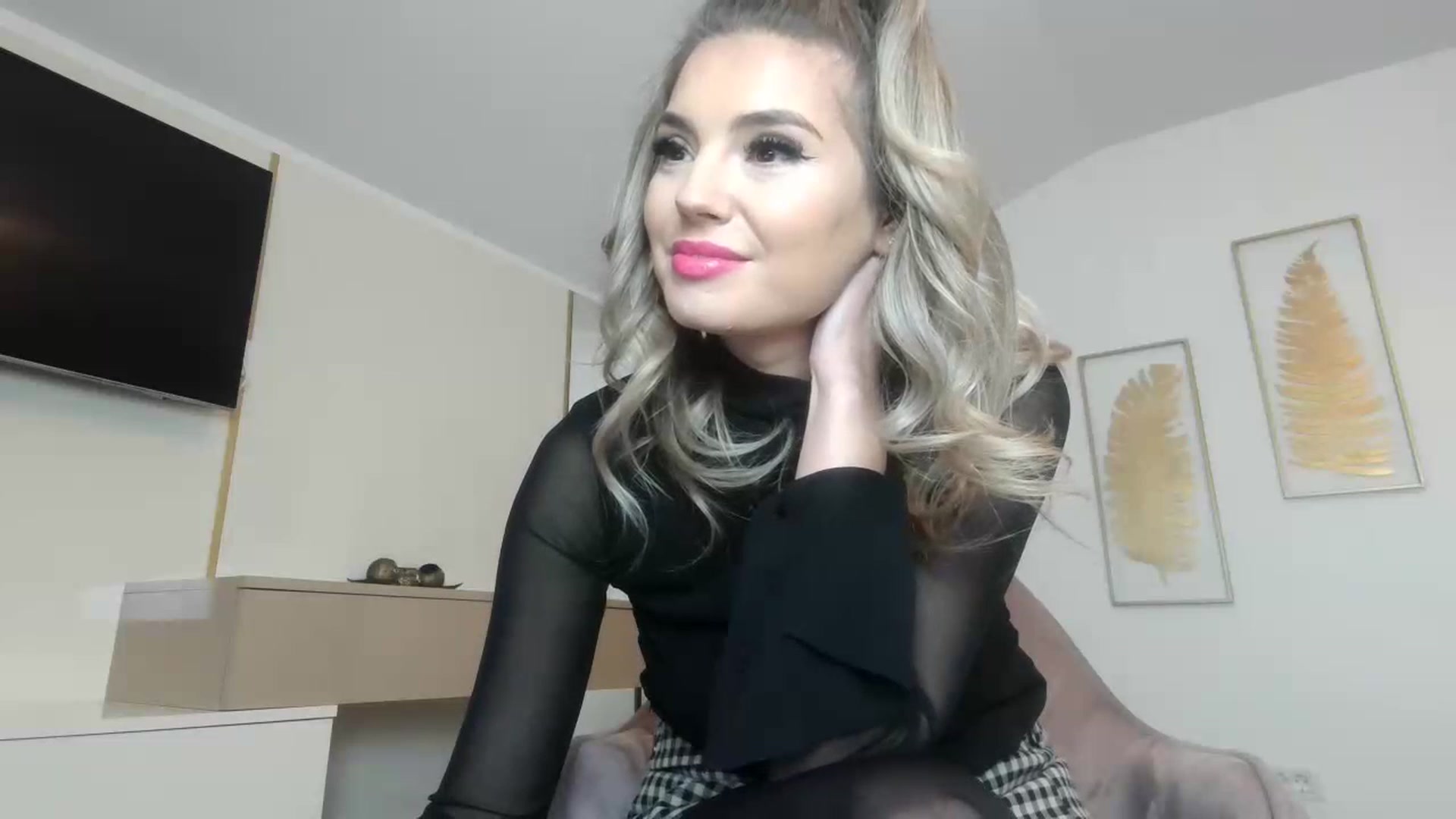 Gallery image thumbnail from UR_wet_DESIRE's myfreecams stream on, 01/04/2023, 17:32 image 20 of 20