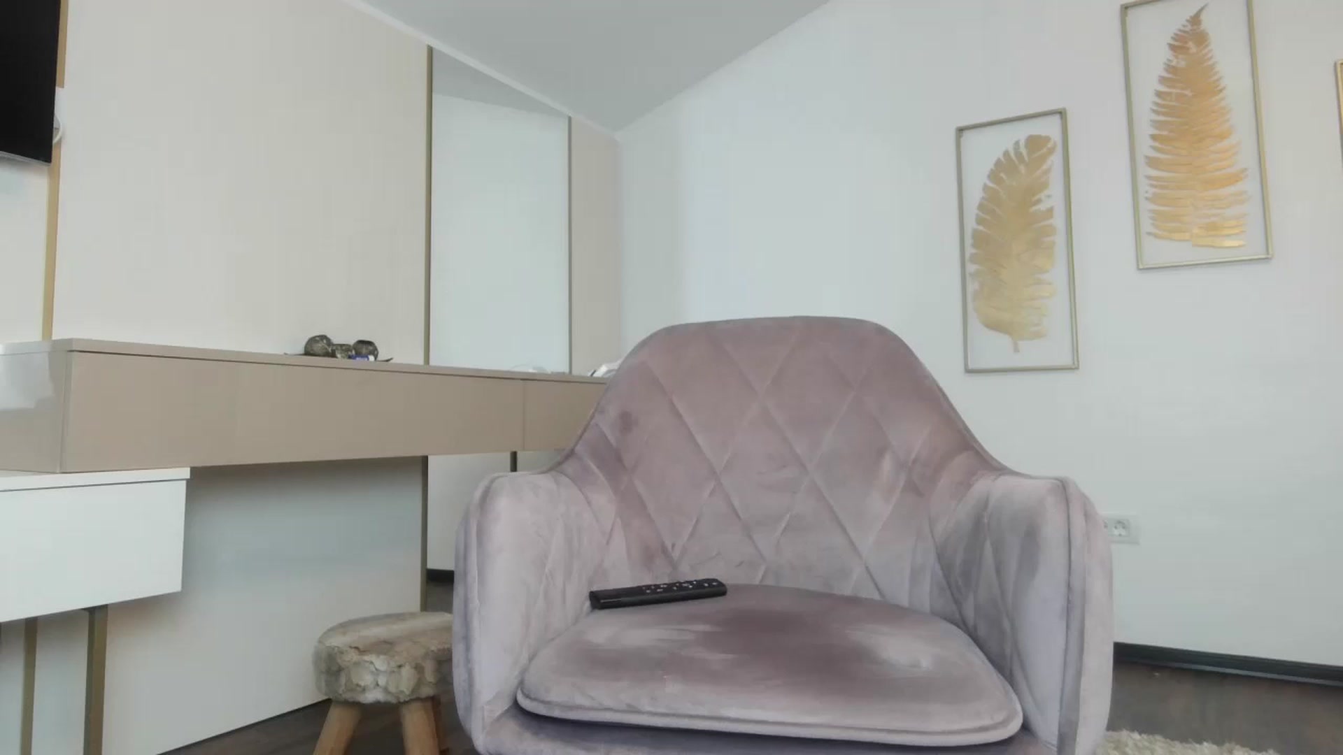 Gallery image thumbnail from UR_wet_DESIRE's myfreecams stream on, 01/12/2023, 15:44 image 9 of 20