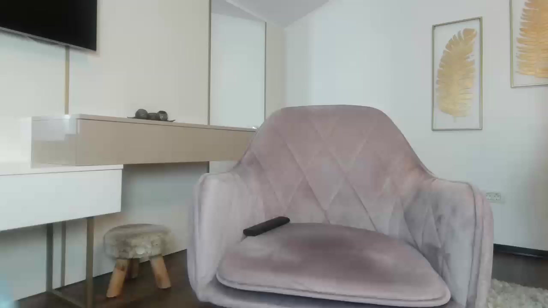 Gallery image thumbnail from UR_wet_DESIRE's myfreecams stream on, 02/02/2023, 17:02 image 19 of 20