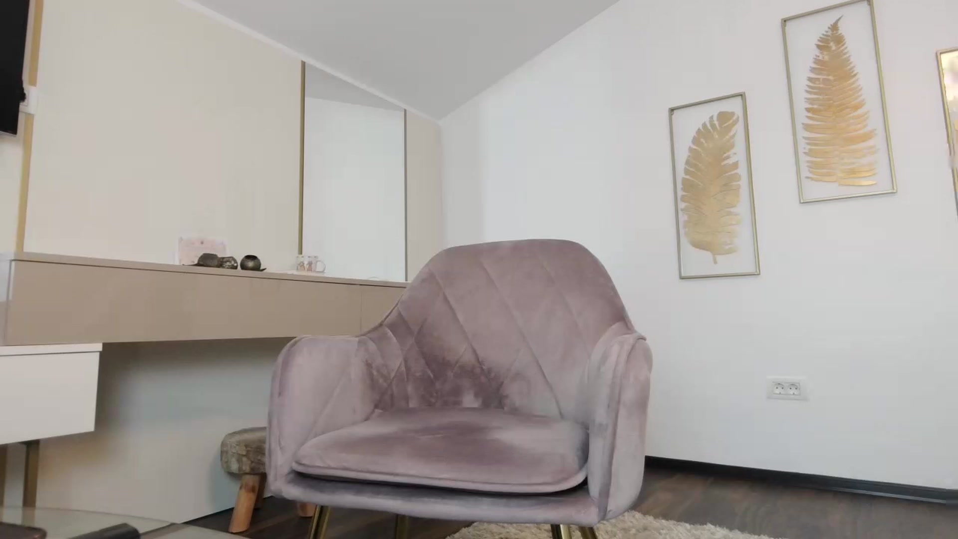 Gallery image thumbnail from UR_wet_DESIRE's myfreecams stream on, 03/29/2023, 15:58 image 8 of 20
