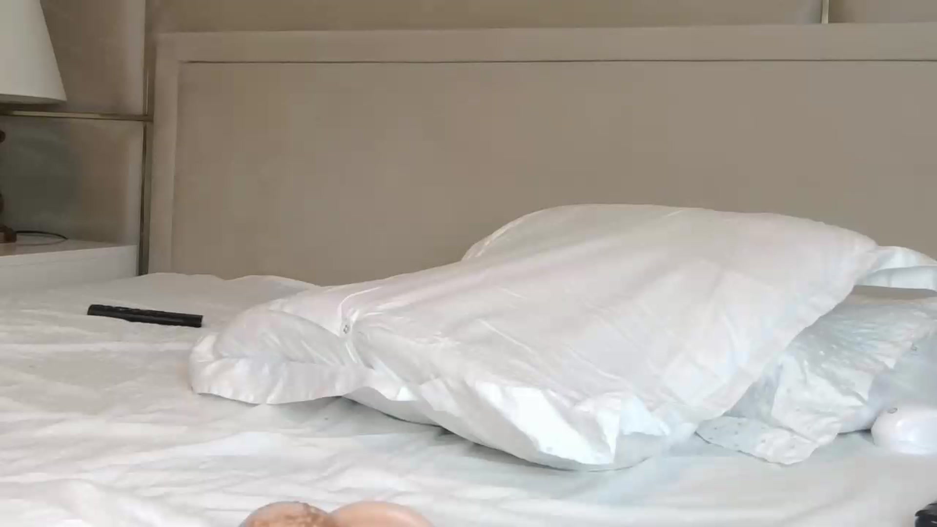 Gallery image thumbnail from UR_wet_DESIRE's myfreecams stream on, 05/08/2023, 15:32 image 12 of 20
