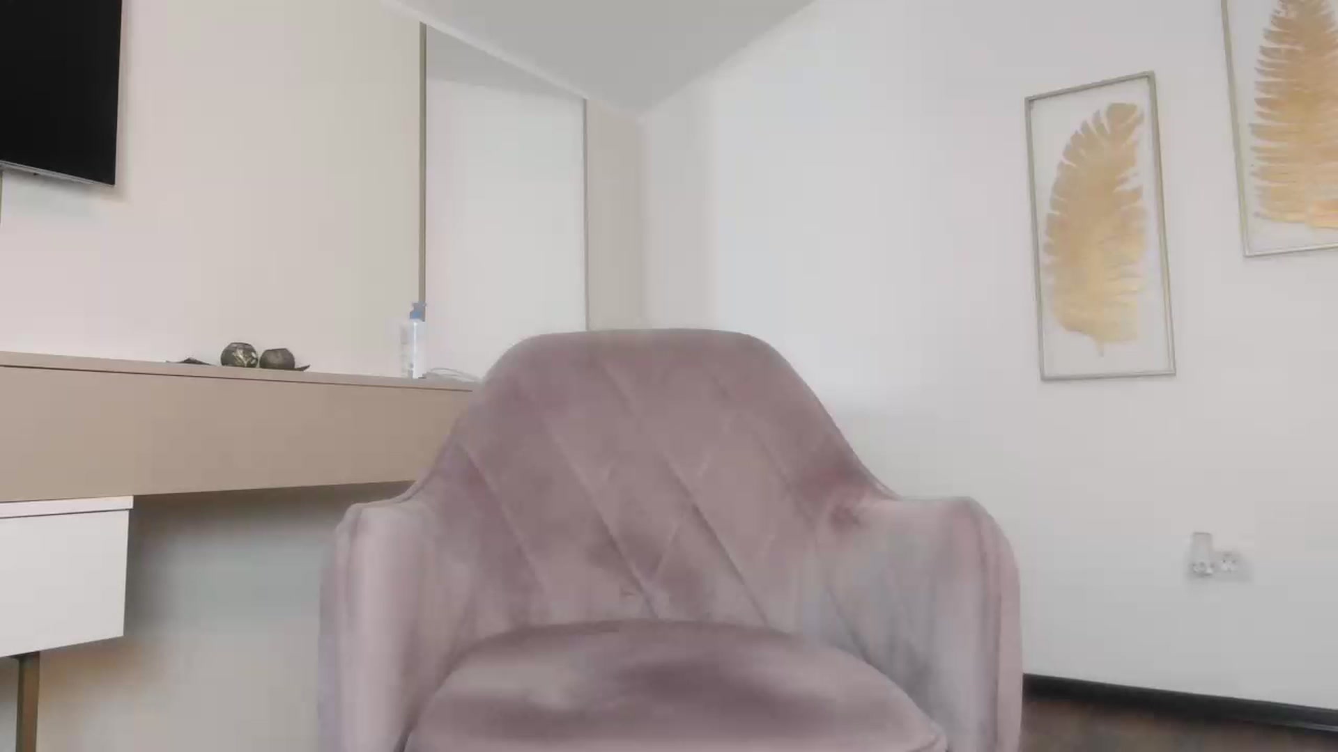 Gallery image thumbnail from UR_wet_DESIRE's myfreecams stream on, 05/13/2023, 16:32 image 2 of 20
