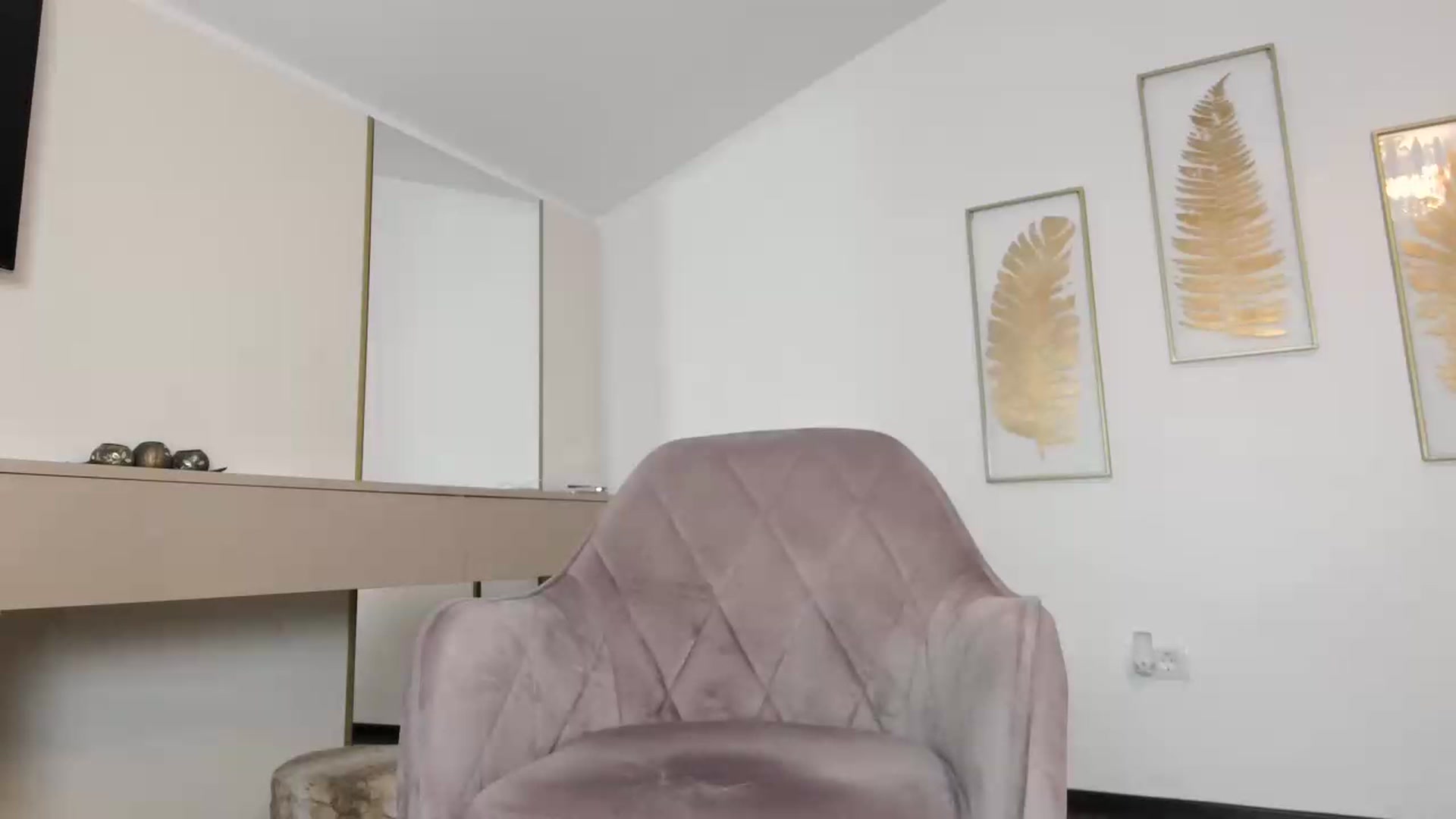 Gallery image thumbnail from UR_wet_DESIRE's myfreecams stream on, 05/29/2023, 15:31 image 2 of 20
