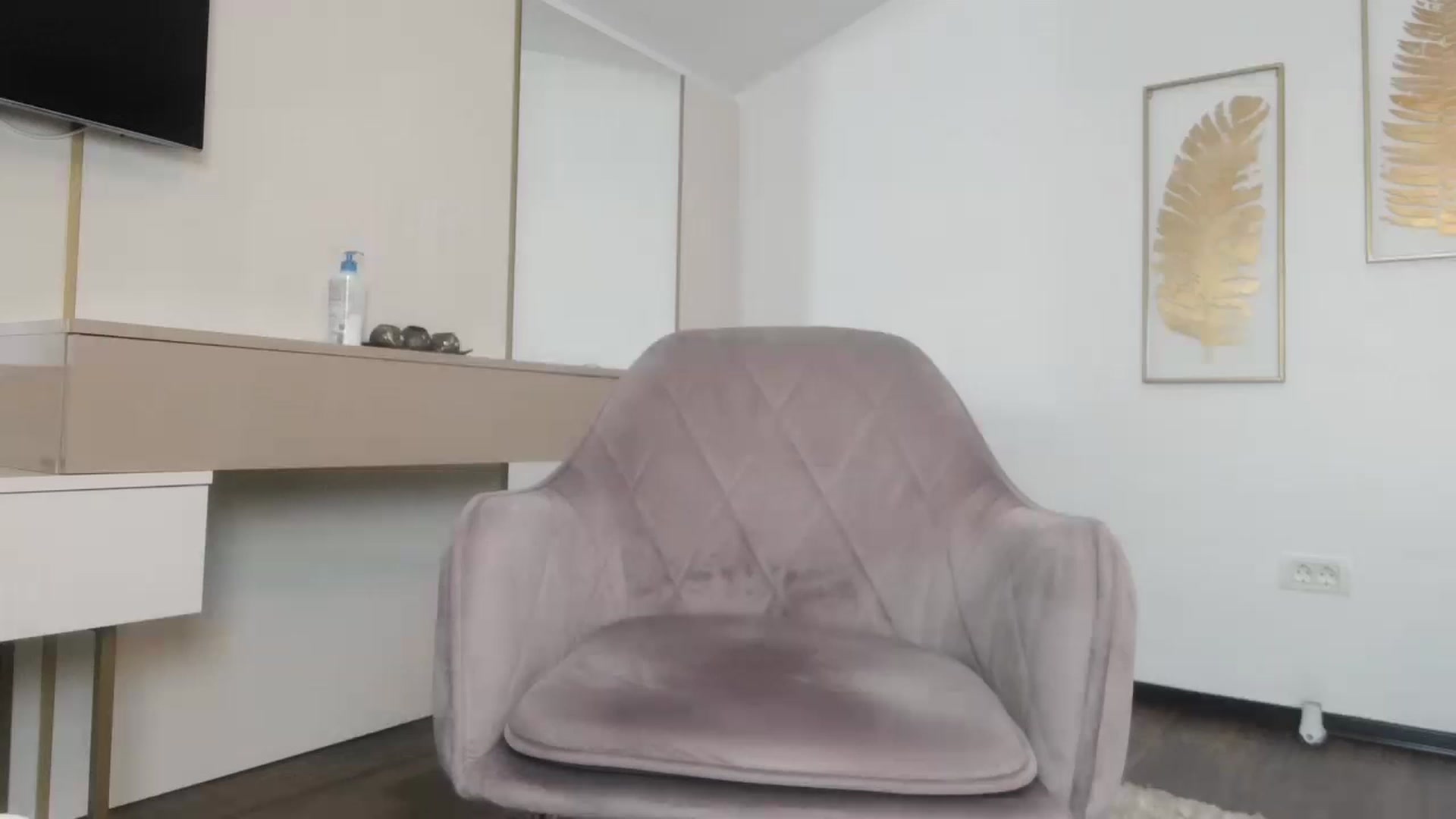 Gallery image thumbnail from UR_wet_DESIRE's myfreecams stream on, 06/21/2023, 17:44 image 16 of 20