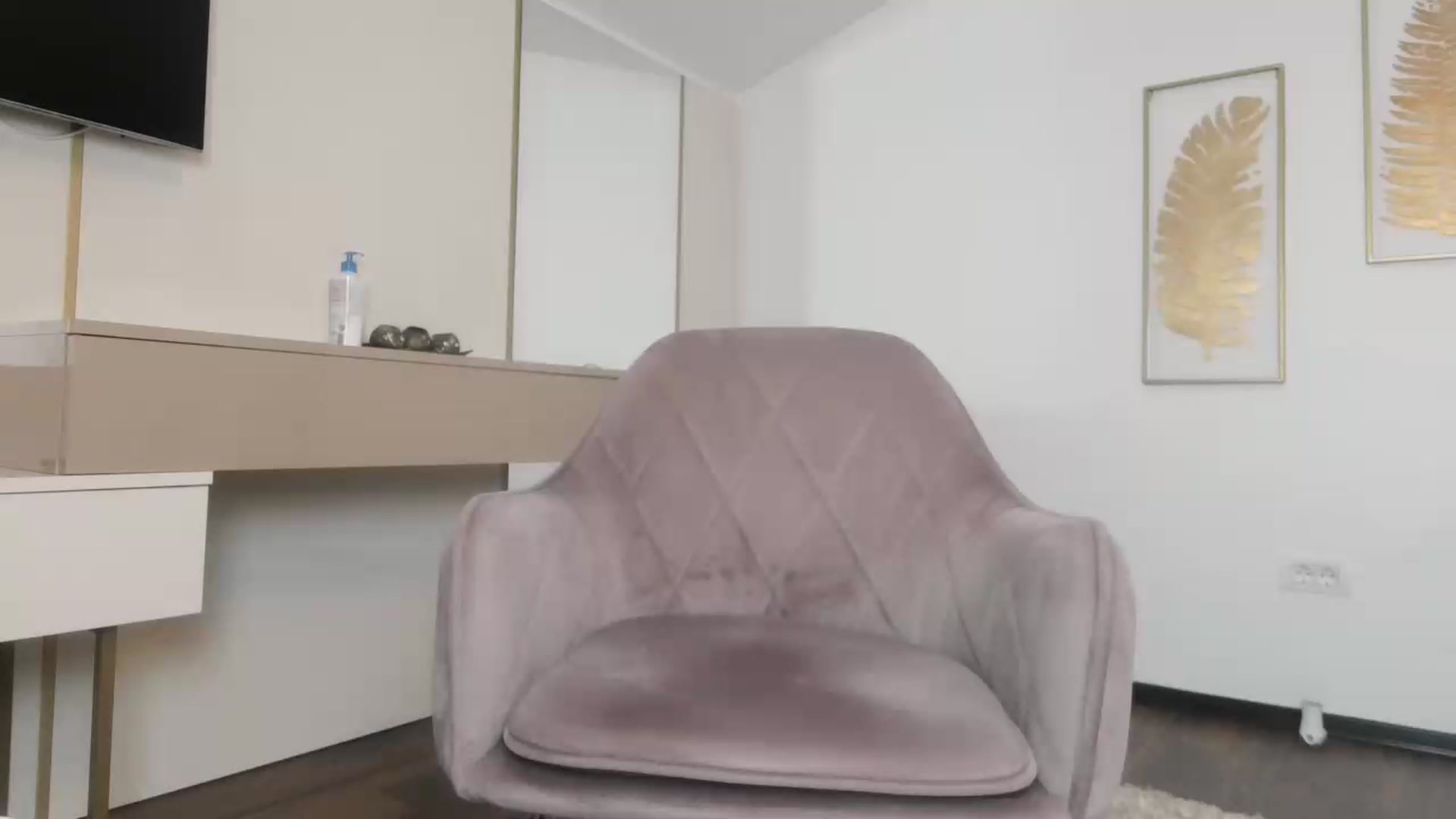 Gallery image thumbnail from UR_wet_DESIRE's myfreecams stream on, 06/21/2023, 17:44 image 17 of 20
