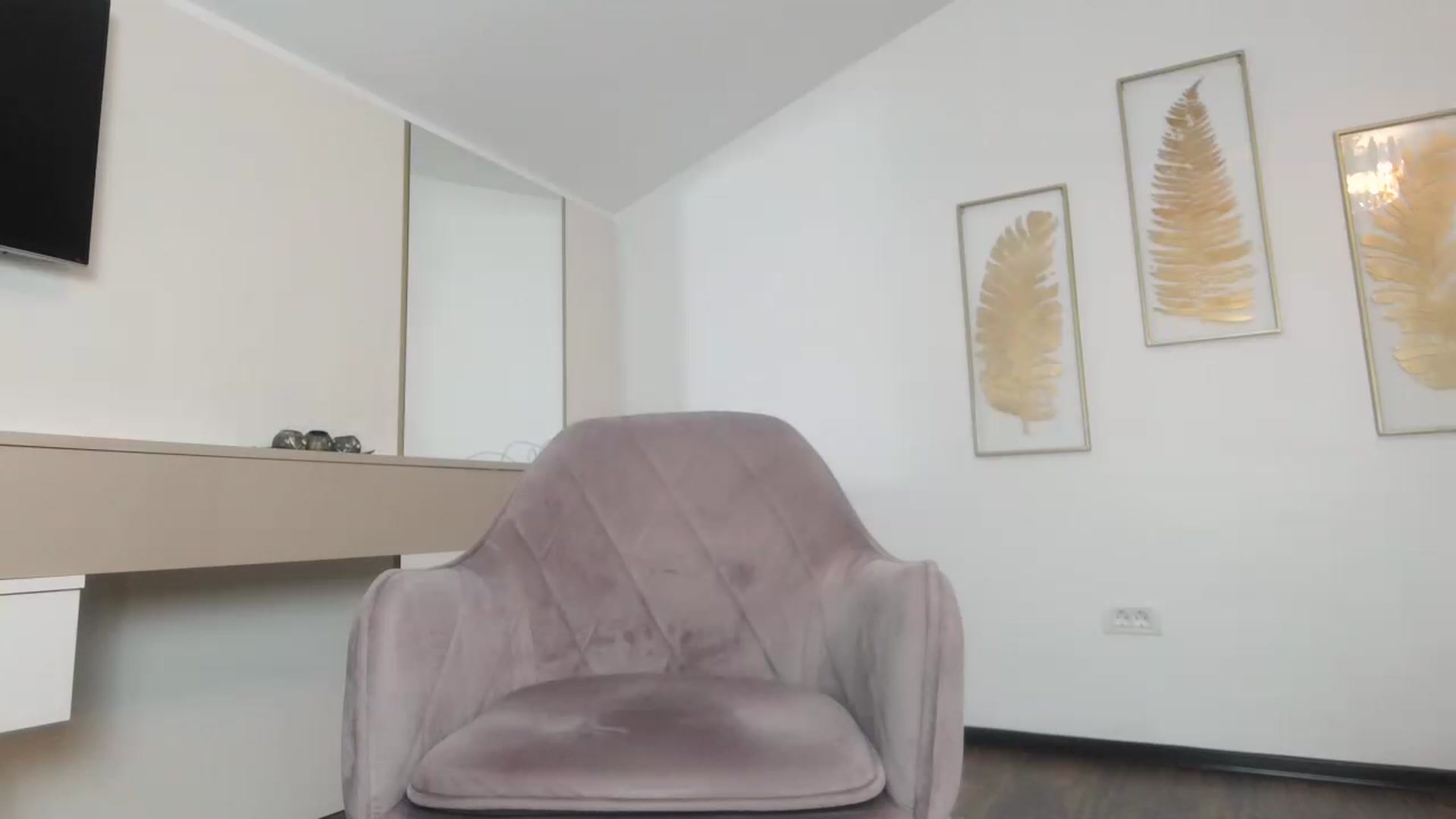 Gallery image thumbnail from UR_wet_DESIRE's myfreecams stream on, 06/22/2023, 16:06 image 19 of 20