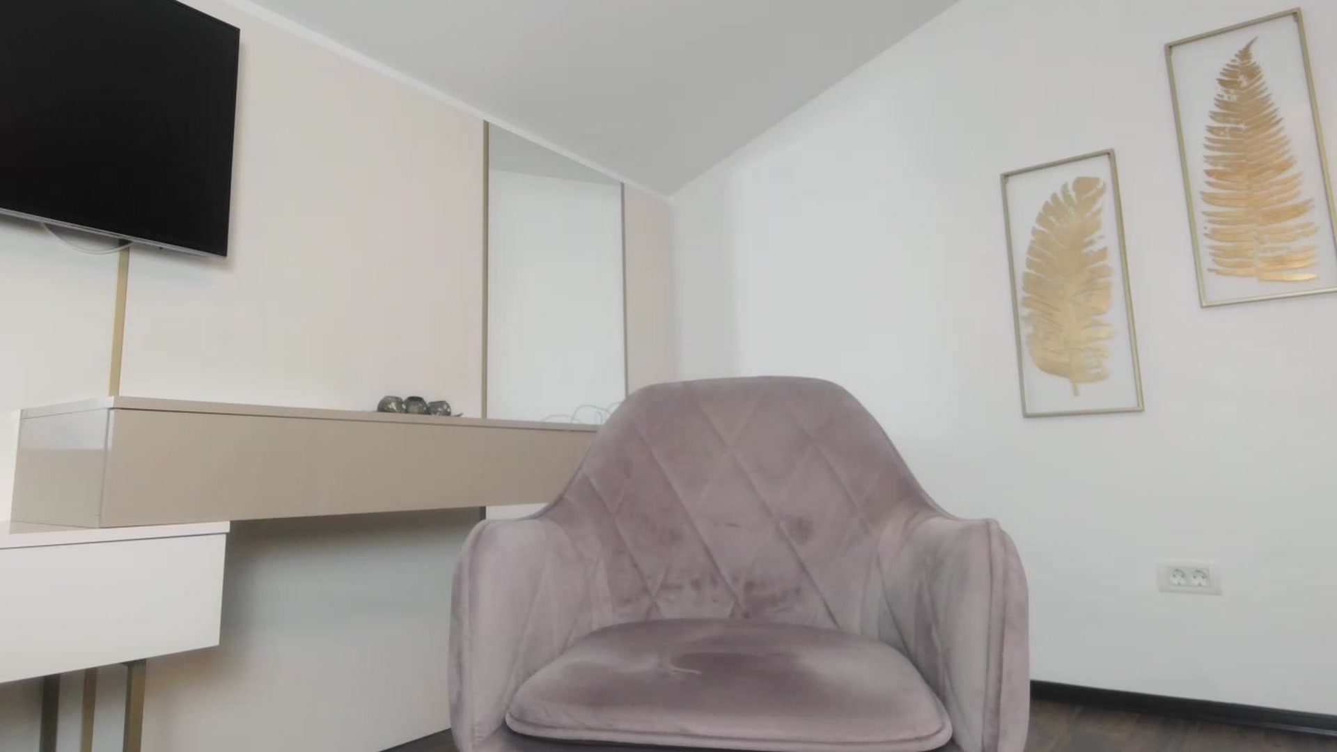Gallery image thumbnail from UR_wet_DESIRE's myfreecams stream on, 06/22/2023, 16:06 image 17 of 20