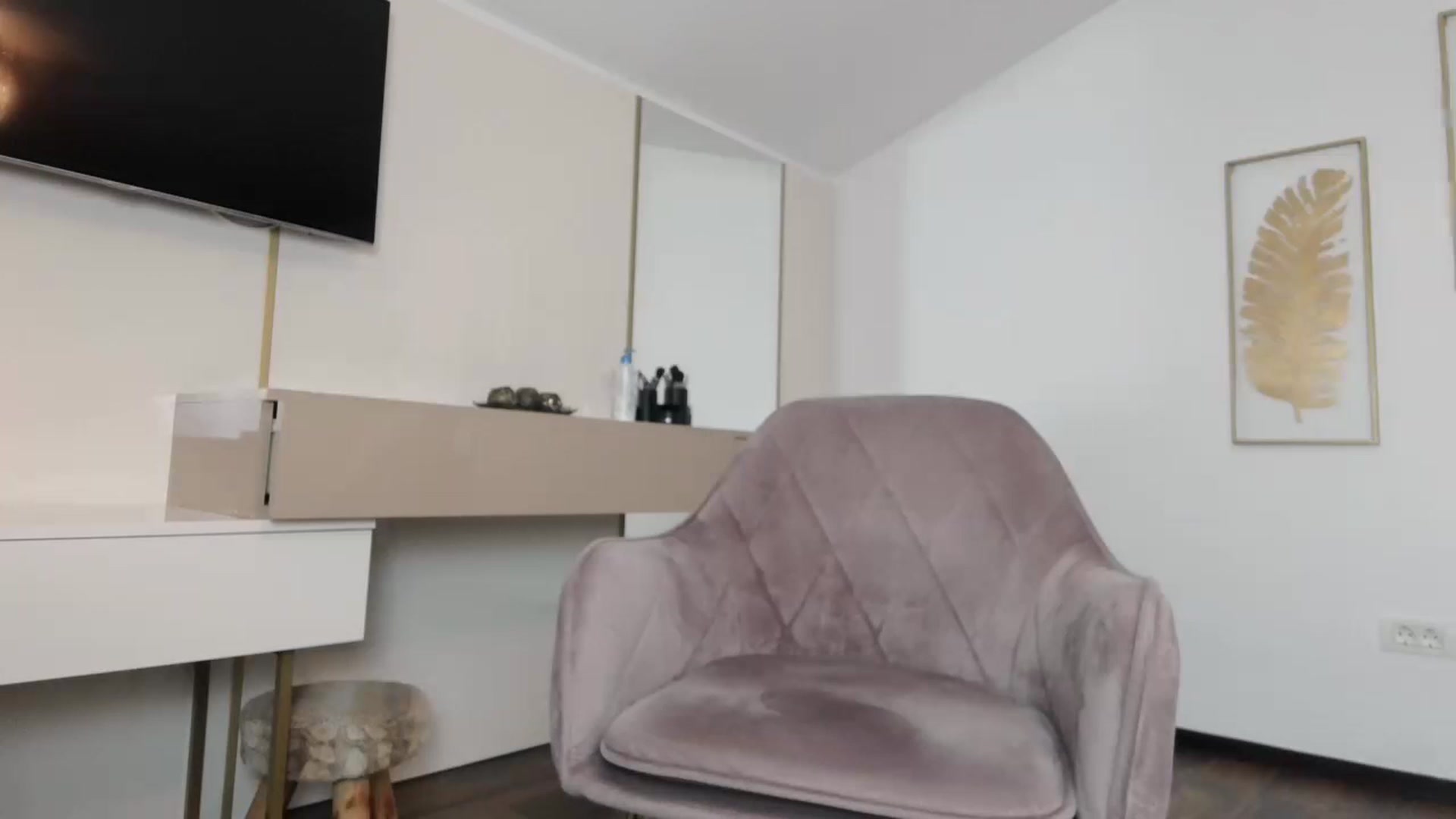 Gallery image thumbnail from UR_wet_DESIRE's myfreecams stream on, 07/17/2023, 14:35 image 15 of 20