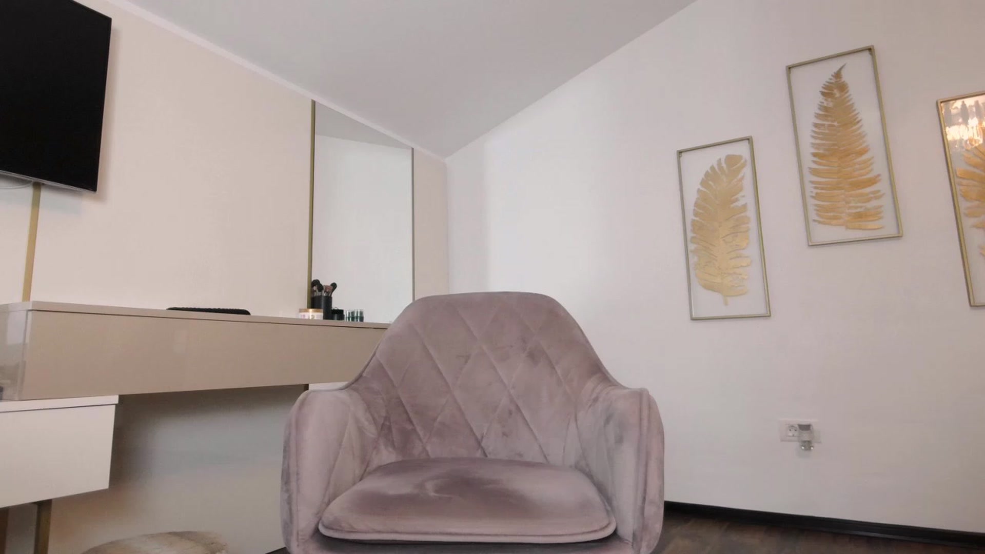 Gallery image thumbnail from UR_wet_DESIRE's myfreecams stream on, 09/18/2023, 14:44 image 19 of 20