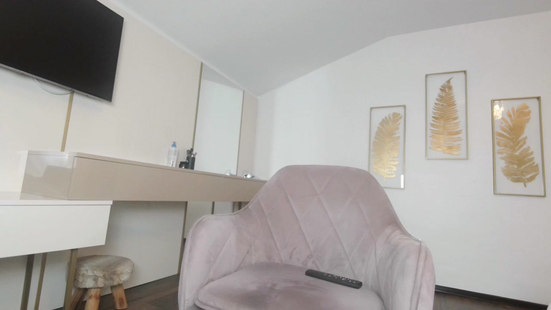 Gallery image thumbnail from UR_wet_DESIRE's myfreecams stream on, 02/28/2024, 16:21 image 1 of 20