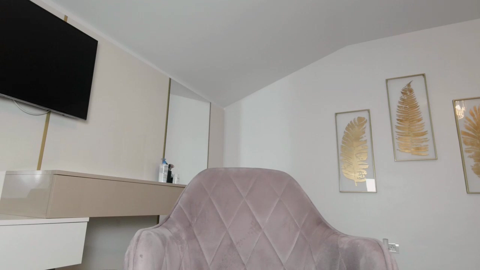 Gallery image thumbnail from UR_wet_DESIRE's myfreecams stream on, 03/08/2024, 18:55 image 17 of 20