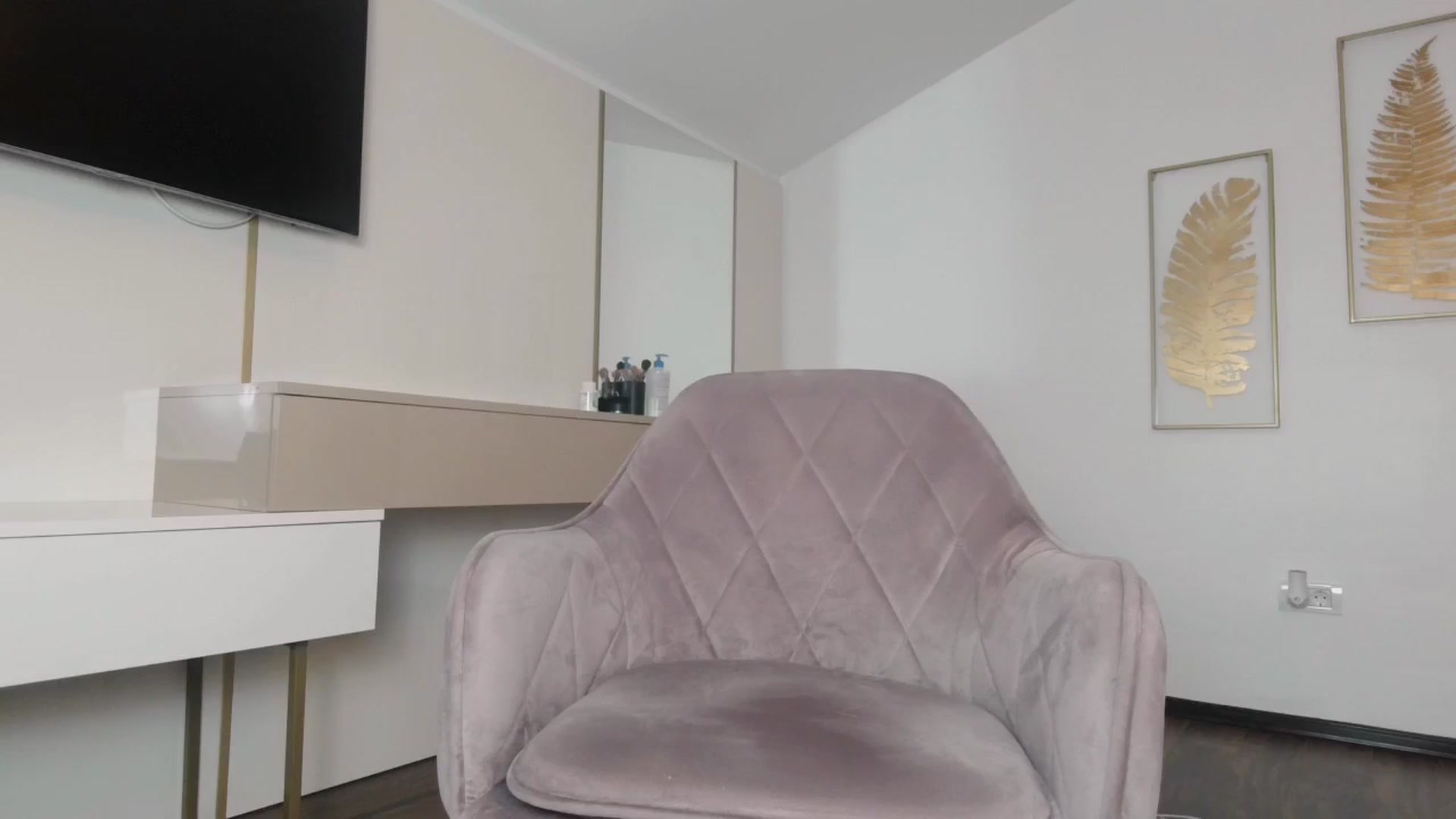 Gallery image thumbnail from UR_wet_DESIRE's myfreecams stream on, 03/11/2024, 14:54 image 9 of 20