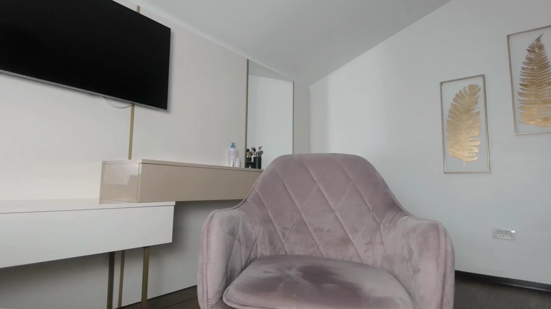 Gallery image thumbnail from UR_wet_DESIRE's myfreecams stream on, 03/16/2024, 16:02 image 19 of 20