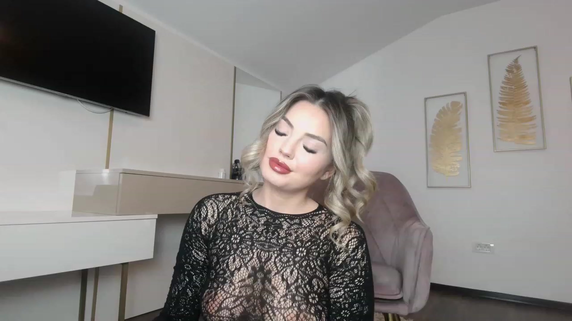 Gallery image thumbnail from UR_wet_DESIRE's myfreecams stream on, 03/18/2024, 07:20 image 15 of 20