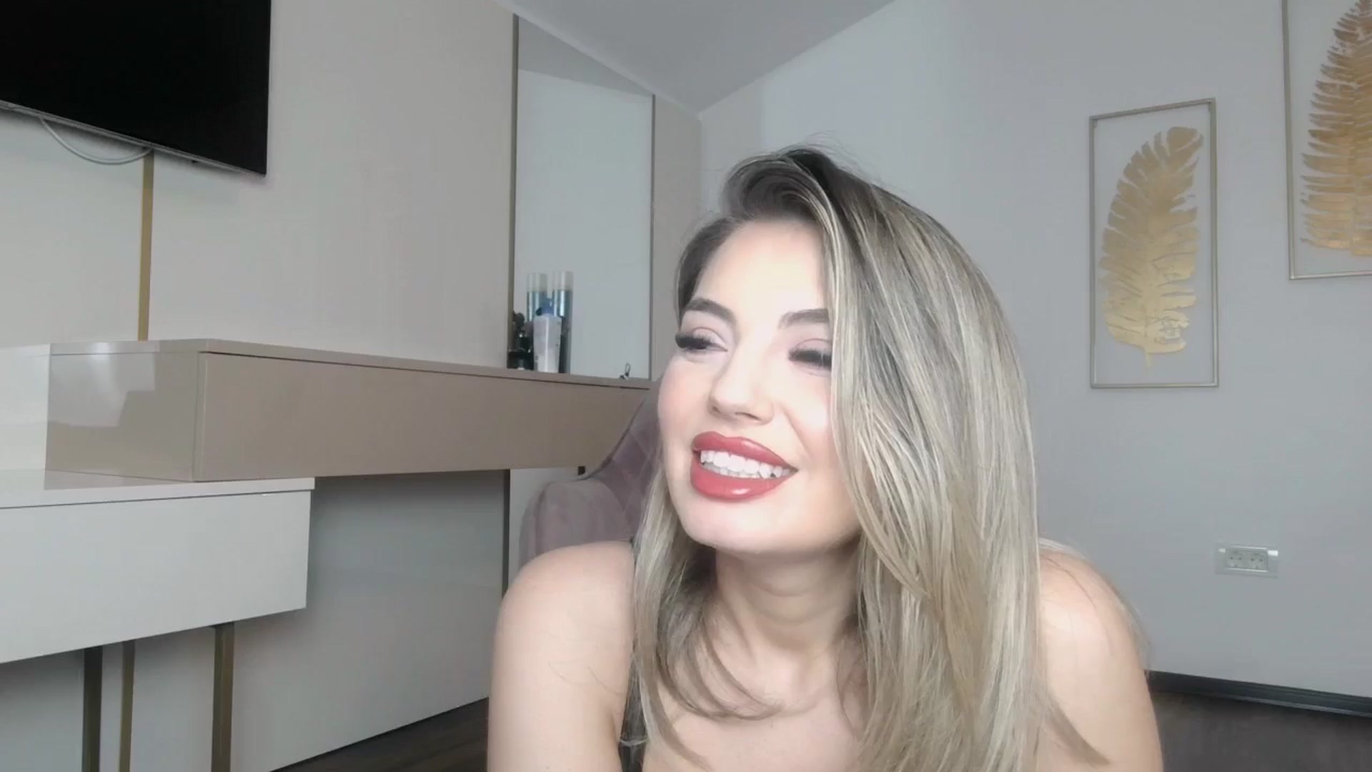 Gallery image thumbnail from UR_wet_DESIRE's myfreecams stream on, 03/20/2024, 07:20 image 19 of 20