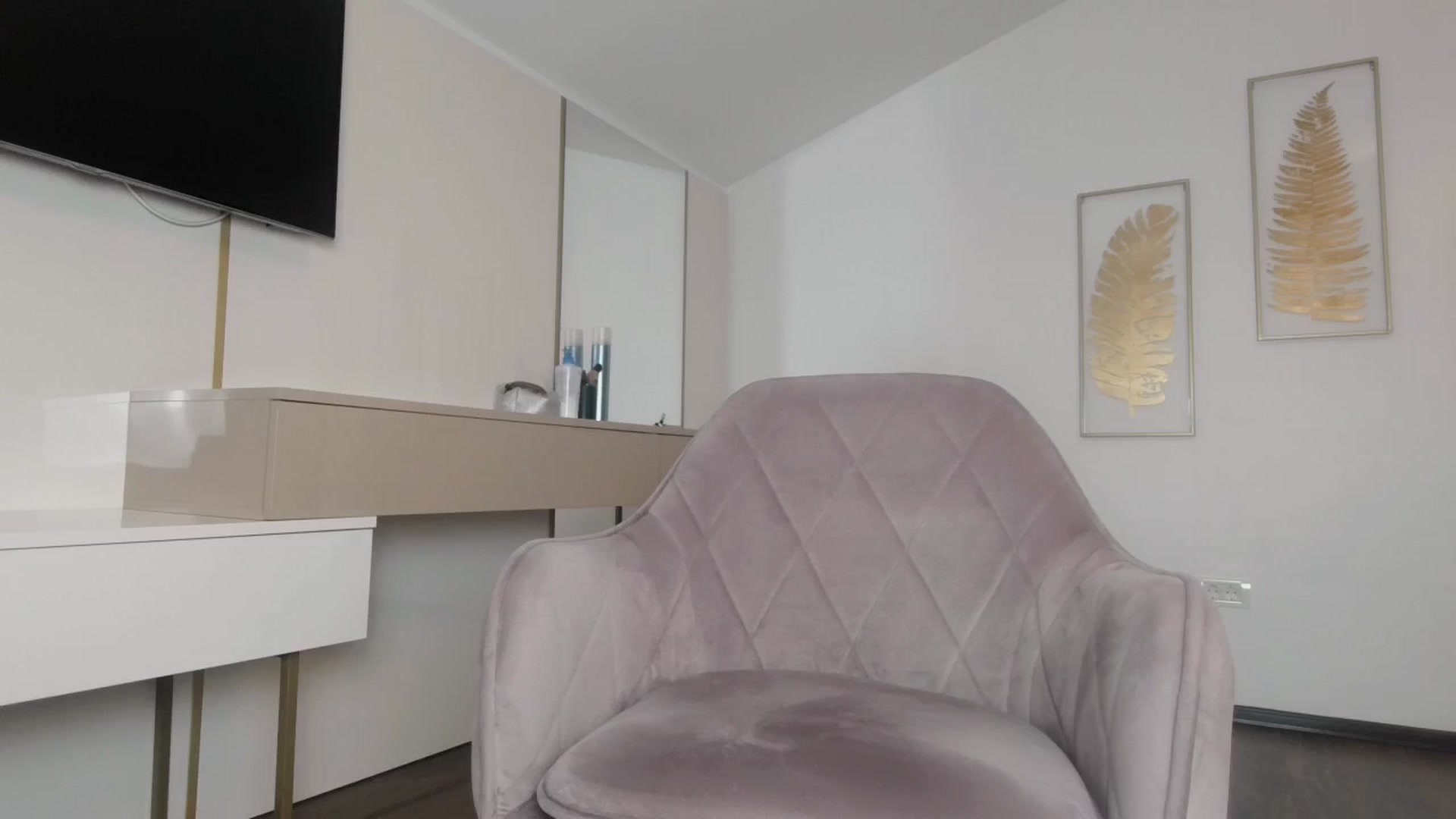 Gallery image thumbnail from UR_wet_DESIRE's myfreecams stream on, 03/20/2024, 16:44 image 7 of 20