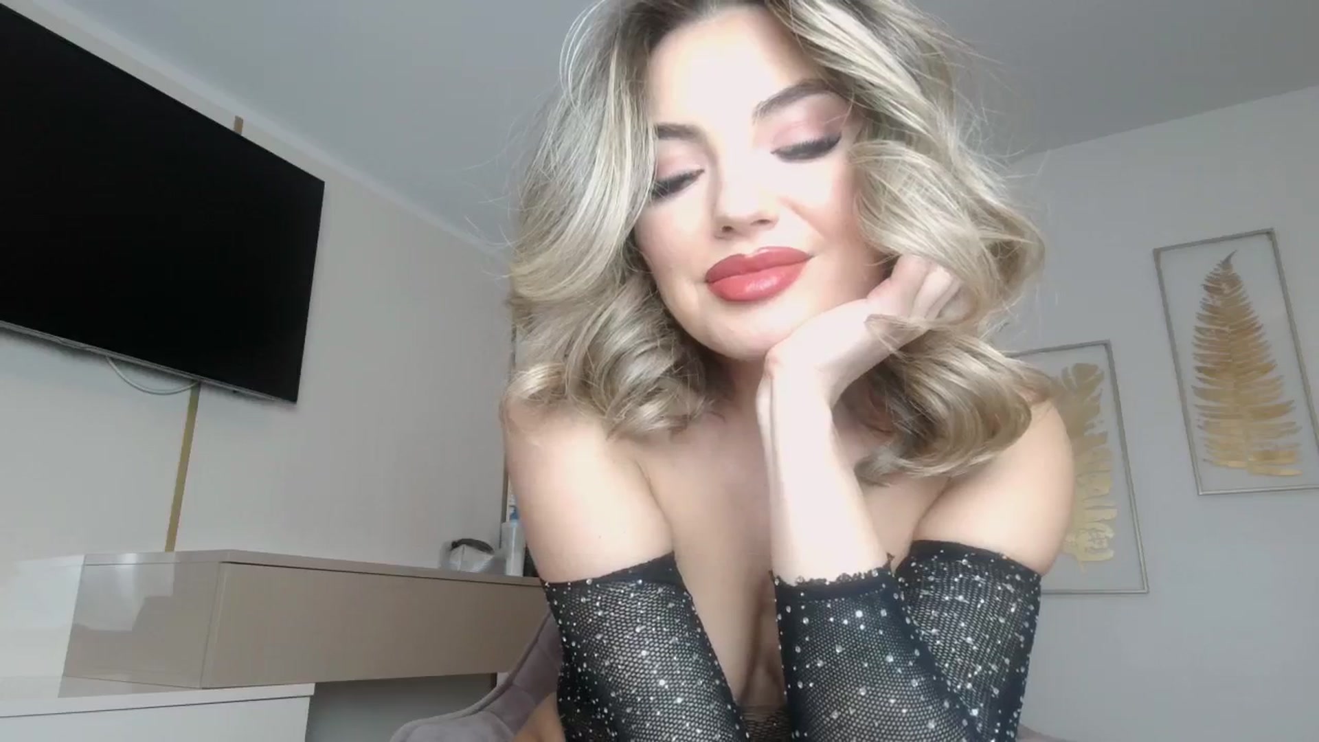 Gallery image thumbnail from UR_wet_DESIRE's myfreecams stream on, 03/20/2024, 19:04 image 18 of 20