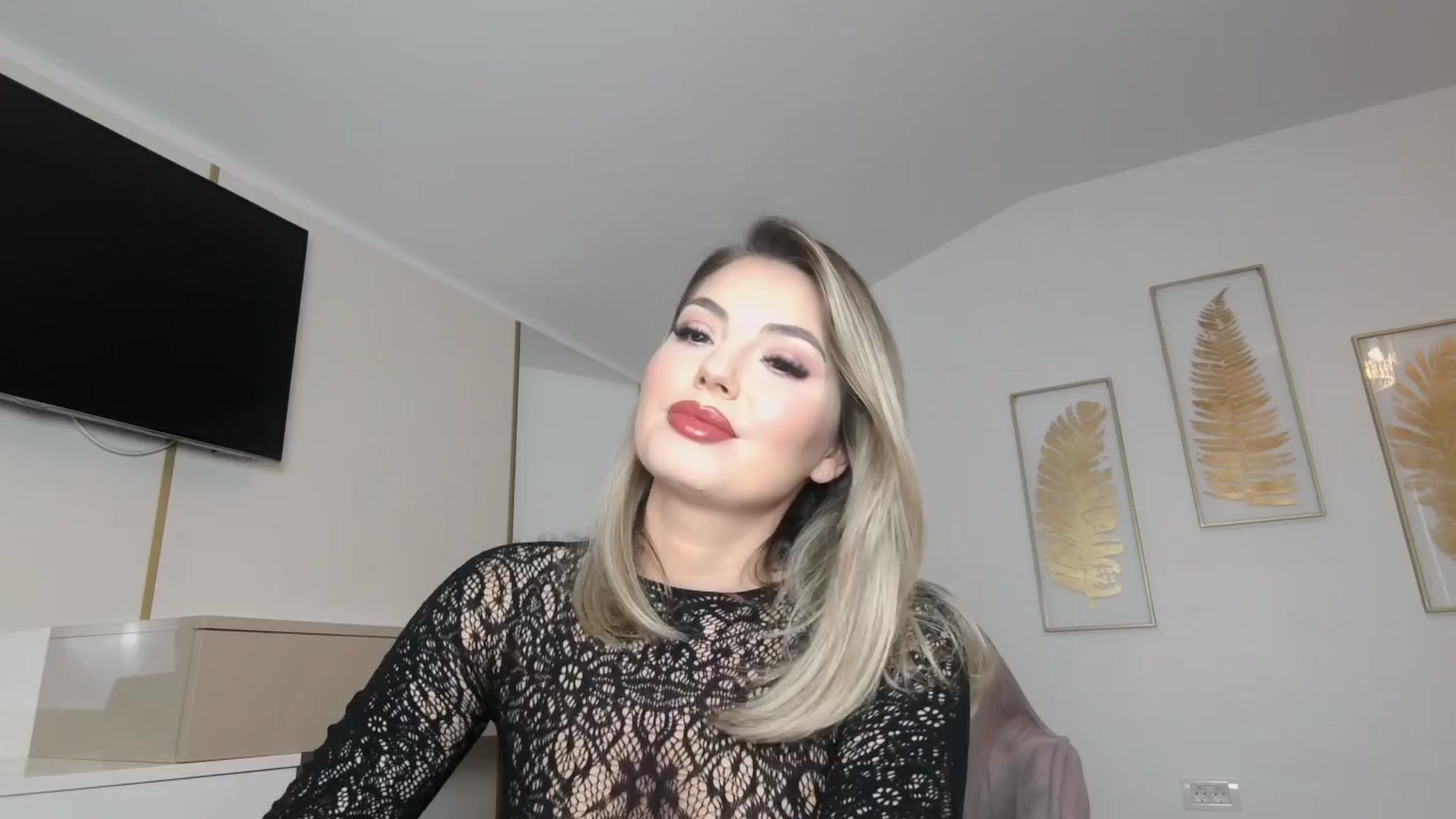 Gallery image thumbnail from UR_wet_DESIRE's myfreecams stream on, 03/25/2024, 18:59 image 1 of 20