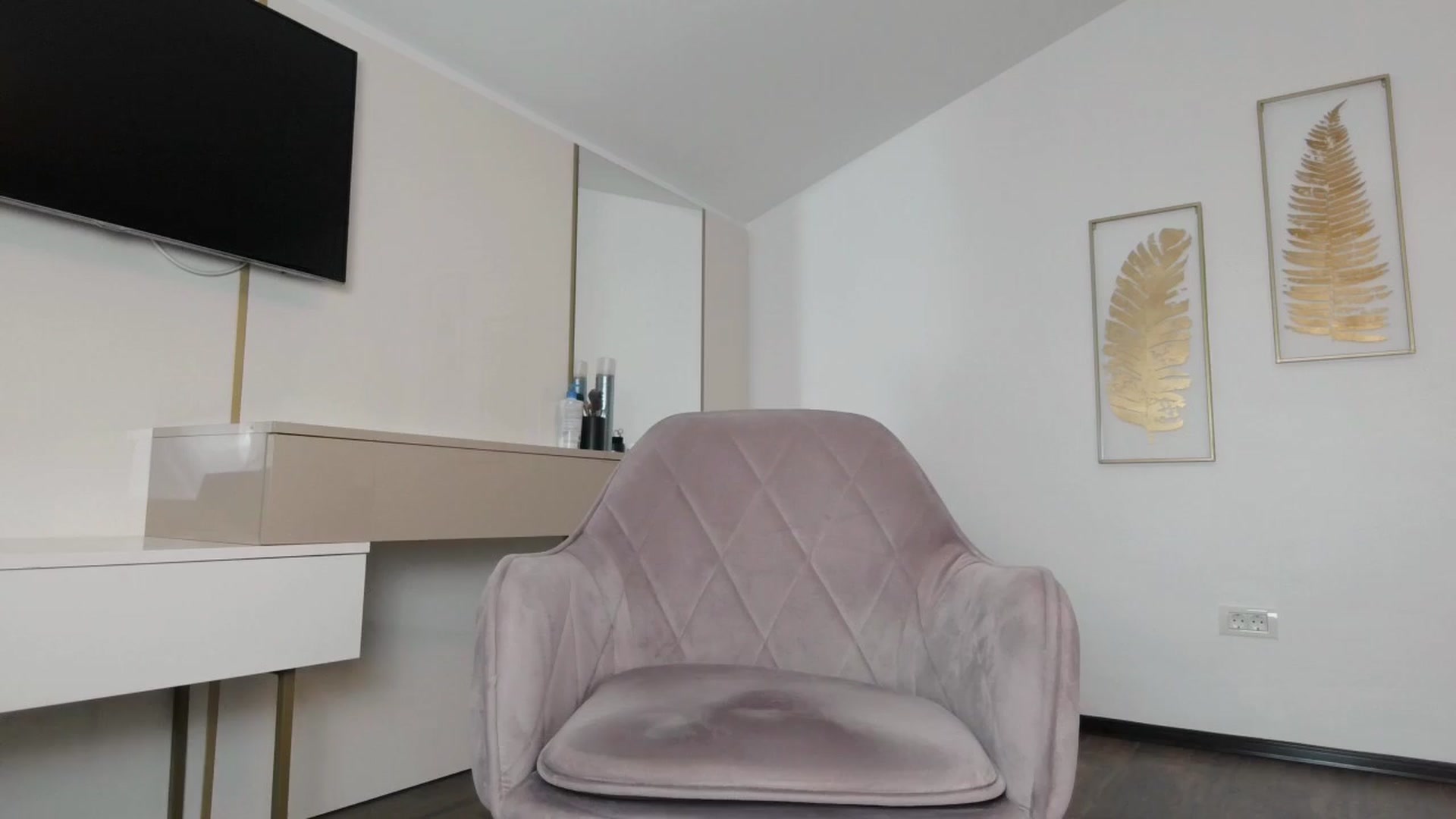 Gallery image thumbnail from UR_wet_DESIRE's myfreecams stream on, 03/27/2024, 15:05 image 14 of 20