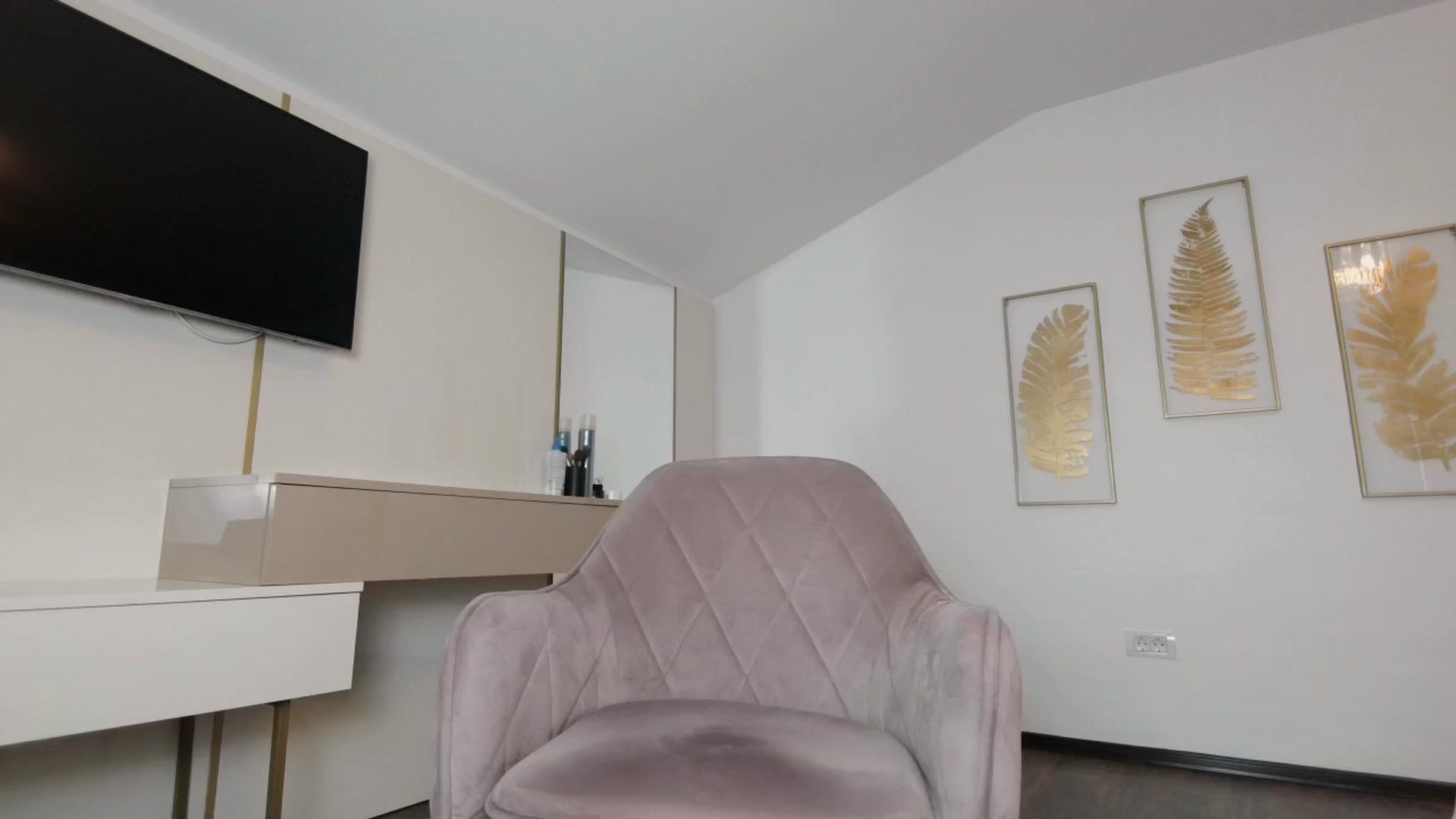 Gallery image thumbnail from UR_wet_DESIRE's myfreecams stream on, 03/27/2024, 16:00 image 1 of 20