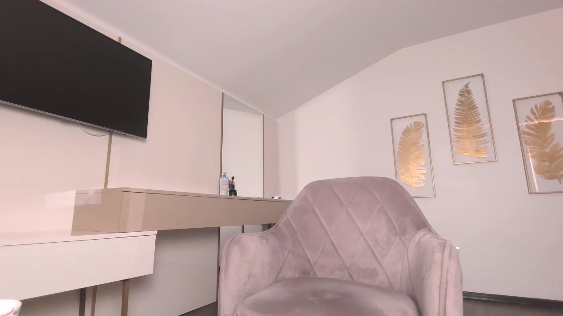 Gallery image thumbnail from UR_wet_DESIRE's myfreecams stream on, 04/15/2024, 05:34 image 2 of 20