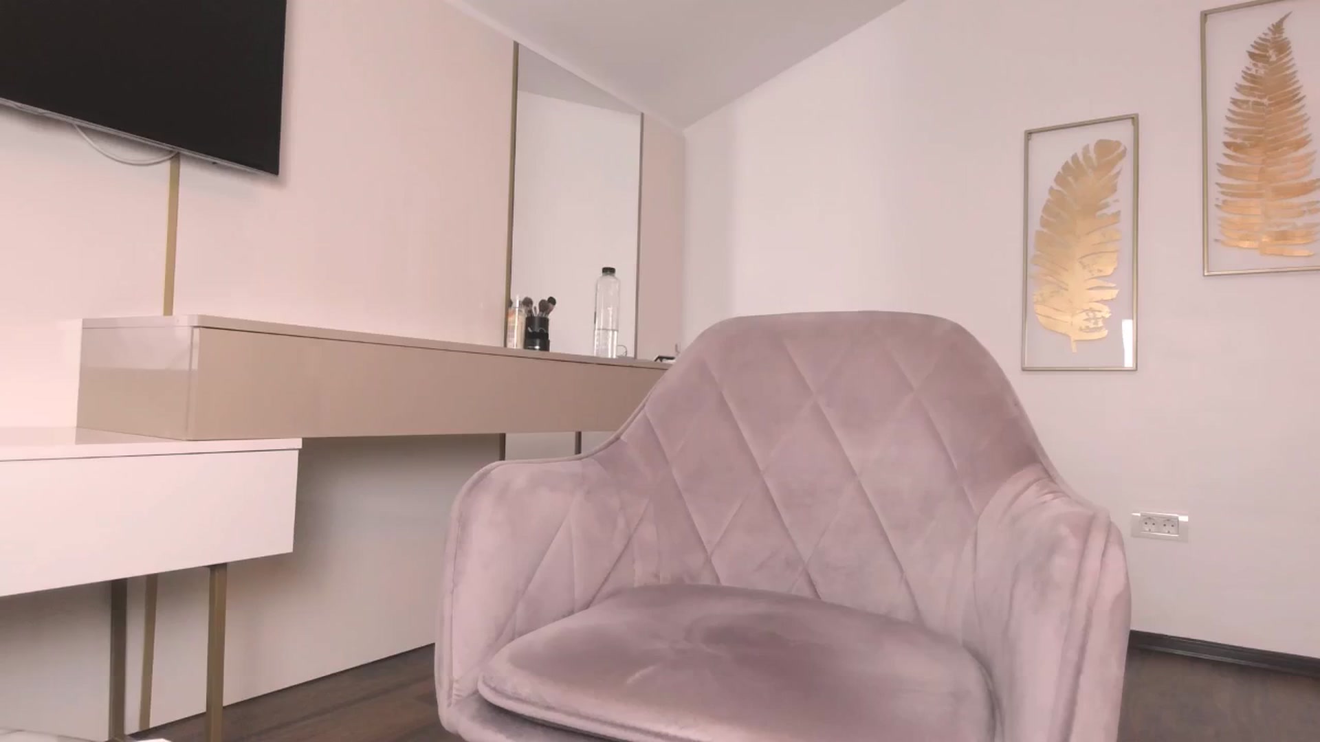 Gallery image thumbnail from UR_wet_DESIRE's myfreecams stream on, 04/18/2024, 15:21 image 3 of 20