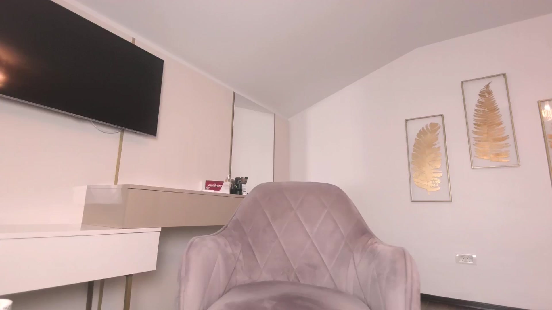 Gallery image thumbnail from UR_wet_DESIRE's myfreecams stream on, 04/29/2024, 16:03 image 12 of 20